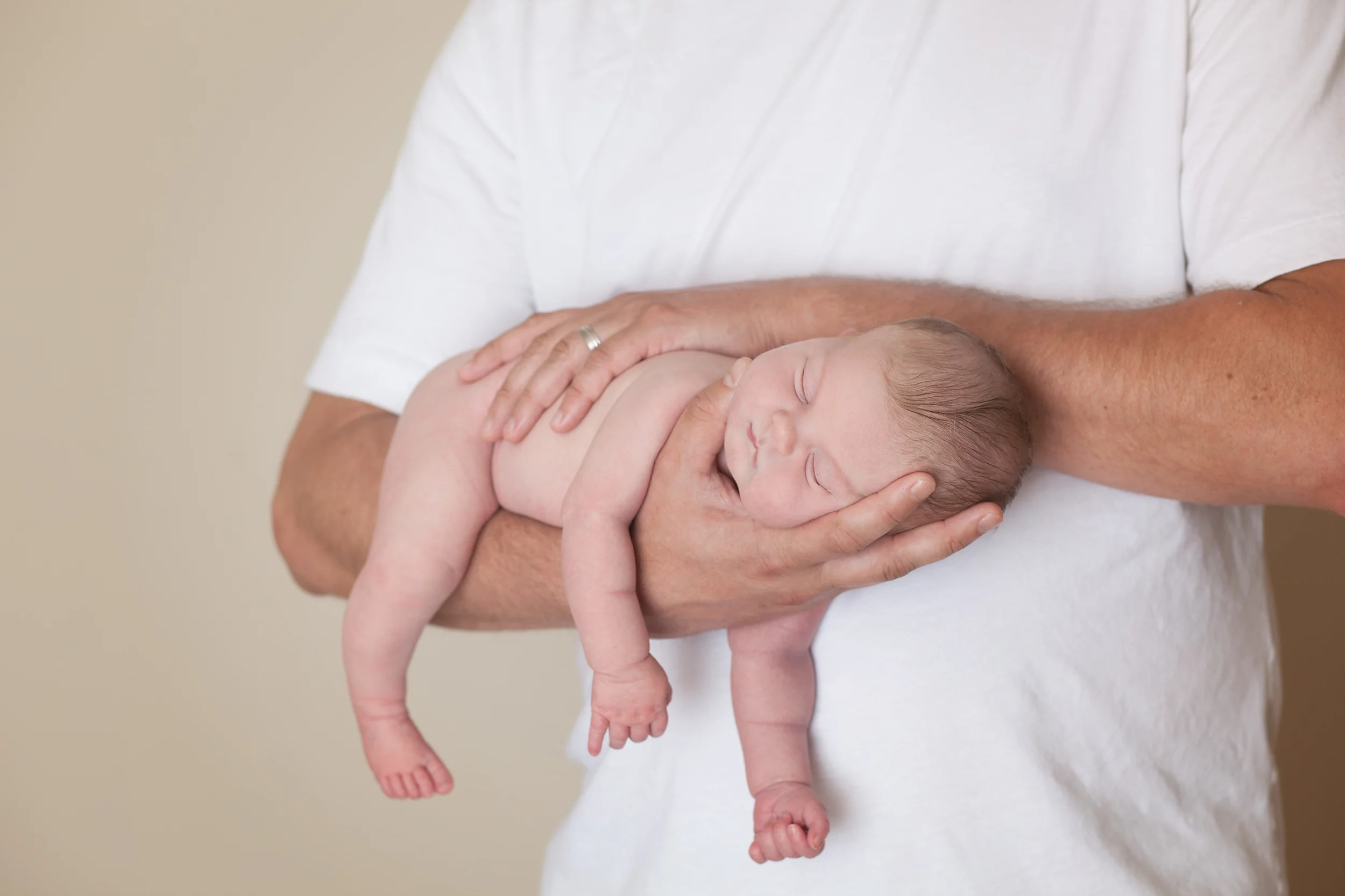 Worthington, Ohio local photographer, megan V photography. Powell studio servicing newborns, children and family sessions. 