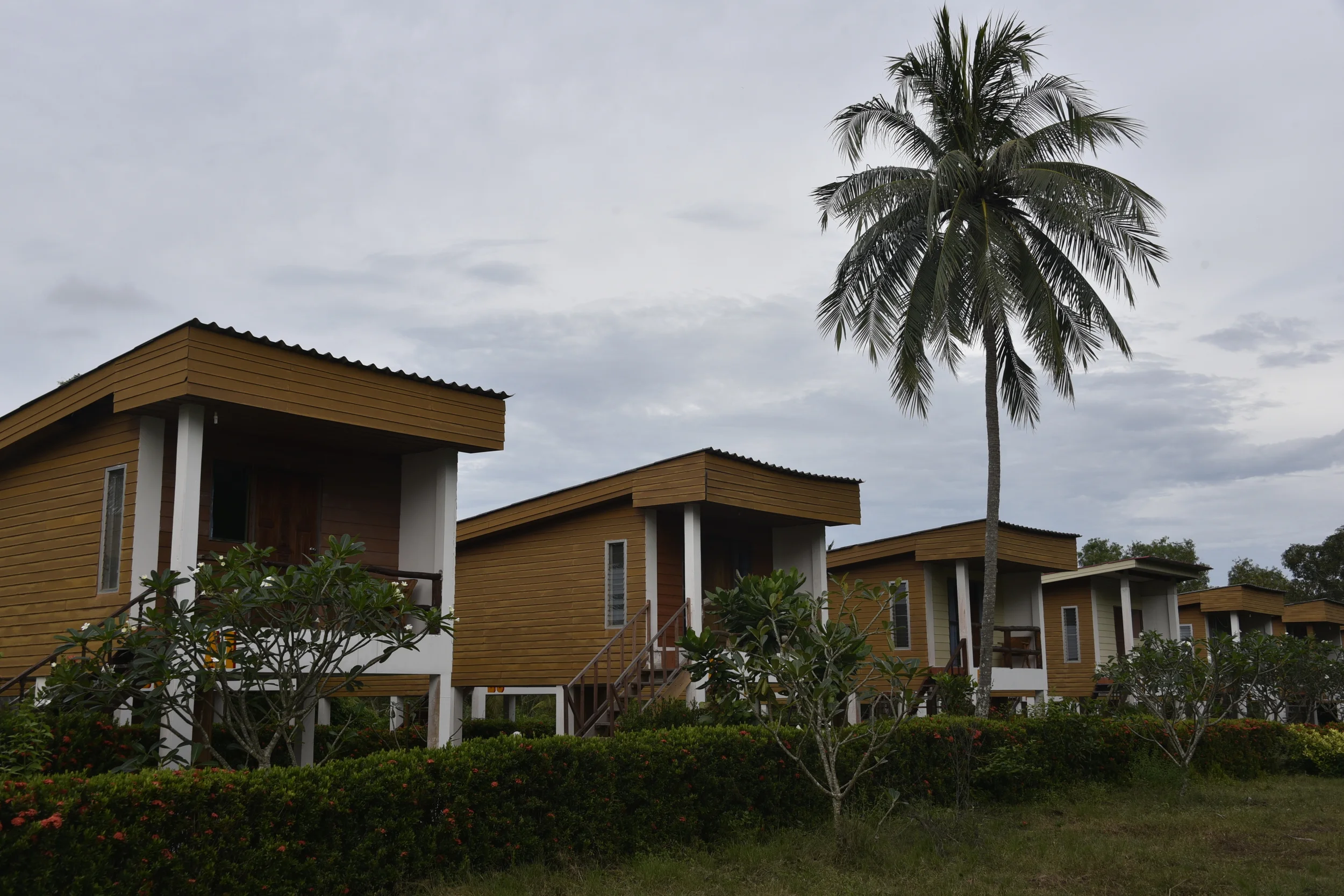 The bungalows (in not-so-good lighting). 