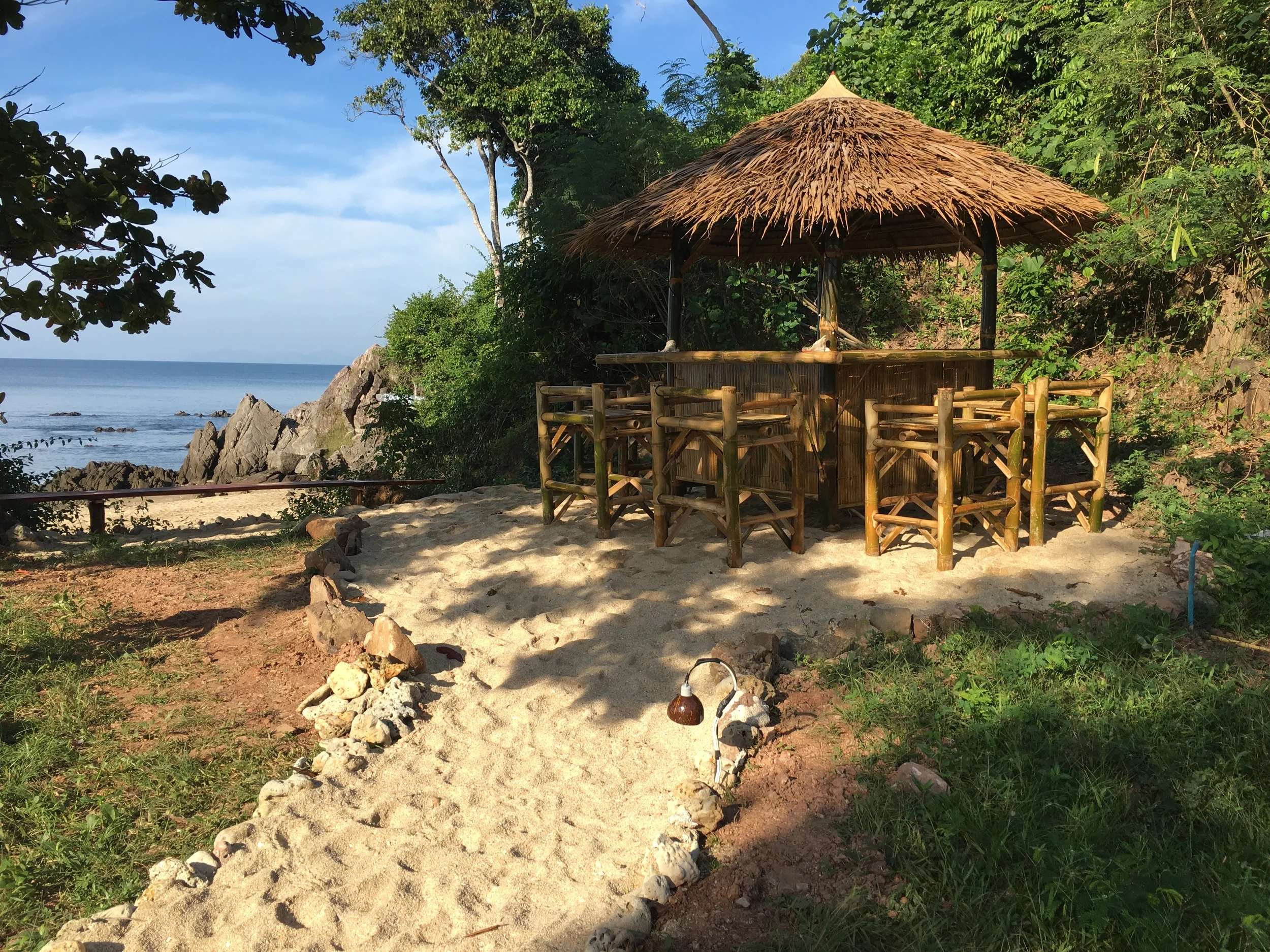 The Tiki bar arrives! (Additional seating area and low table is on left.)