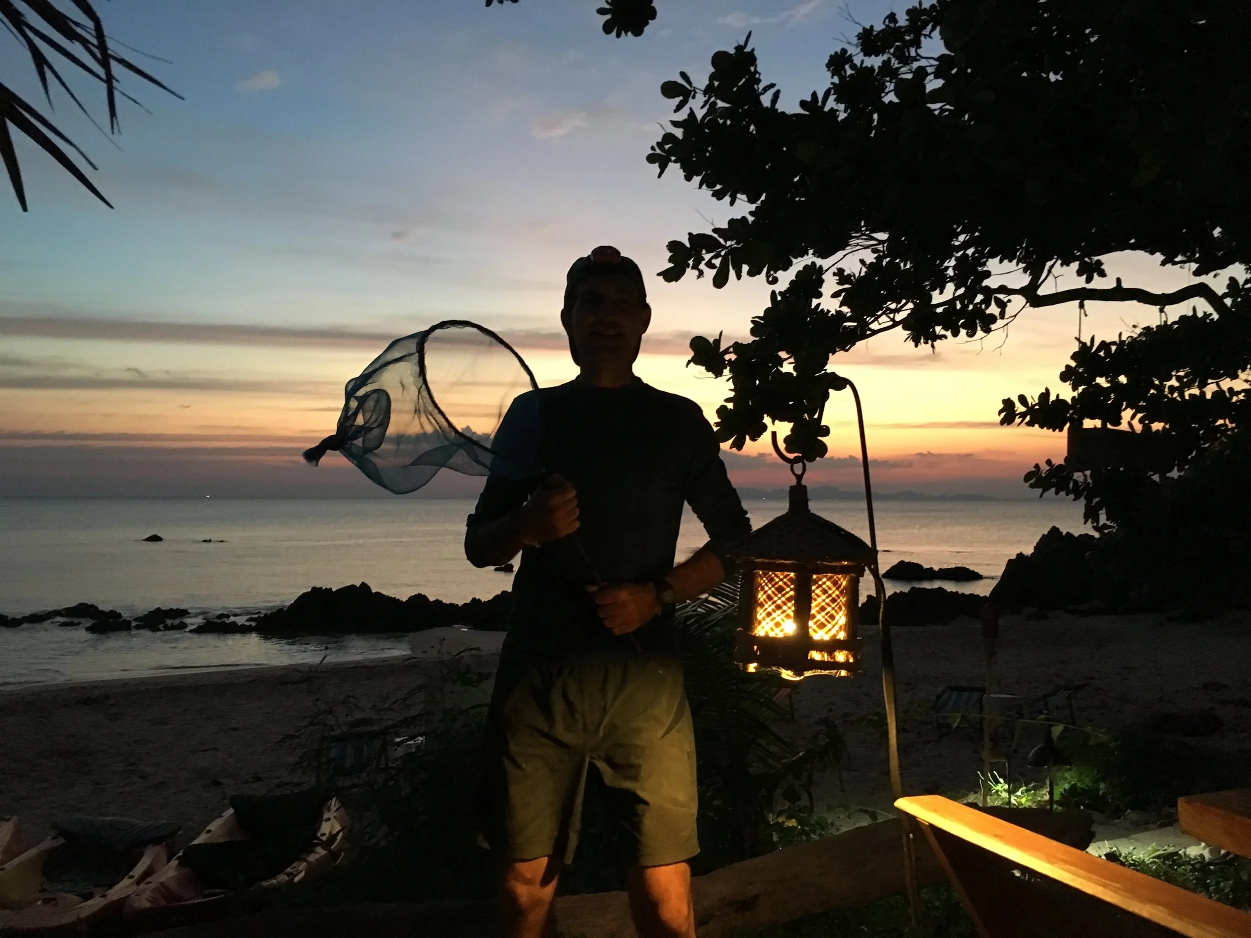 Giving up on squid fishing and taking our "bucket fishing" to the next level with homemade nets, we embarked at sunset on two kayaks and caught 37 fish.