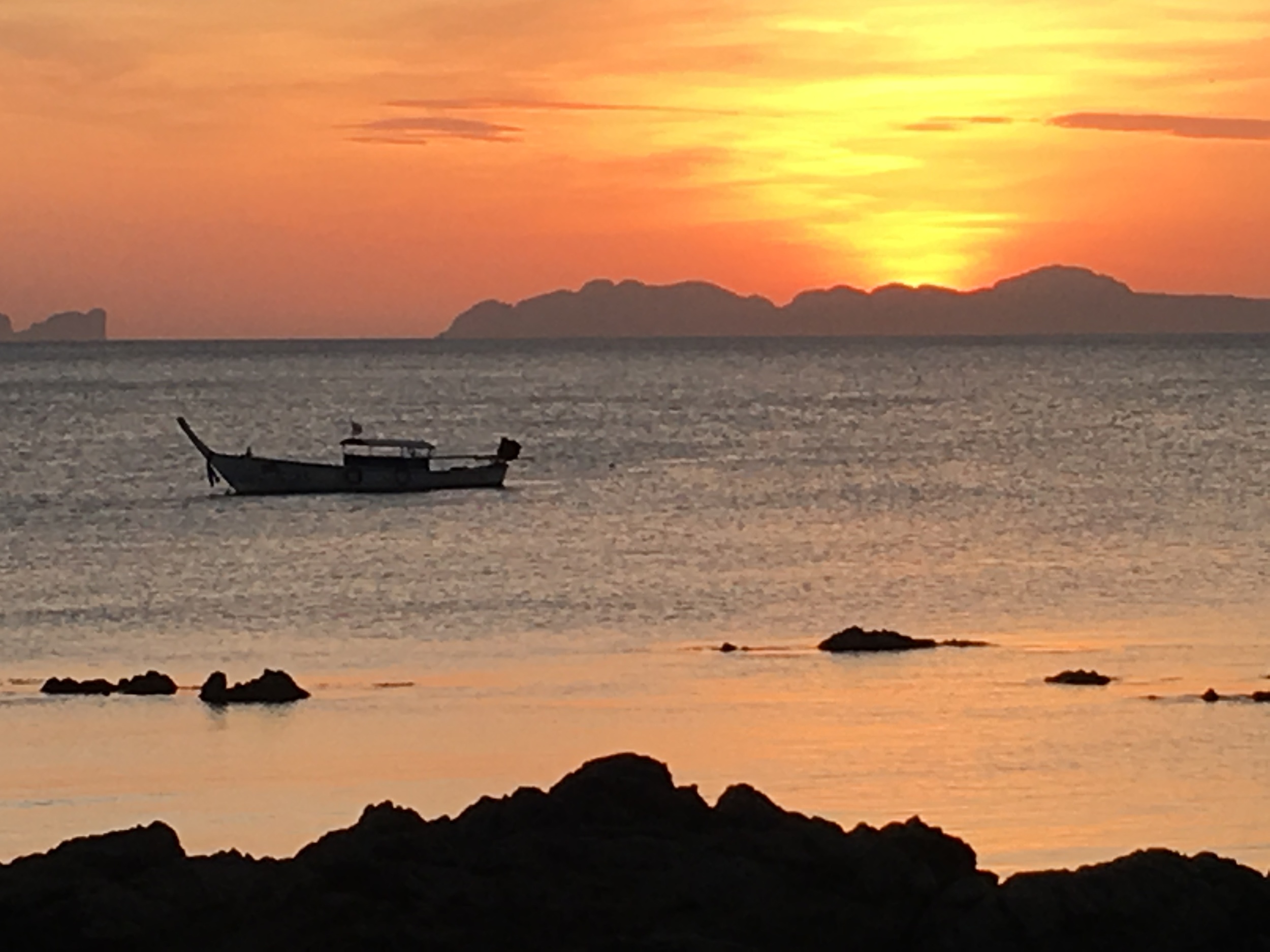 My last sunset on Koh Jum didn't disappoint me. Beautiful as always.