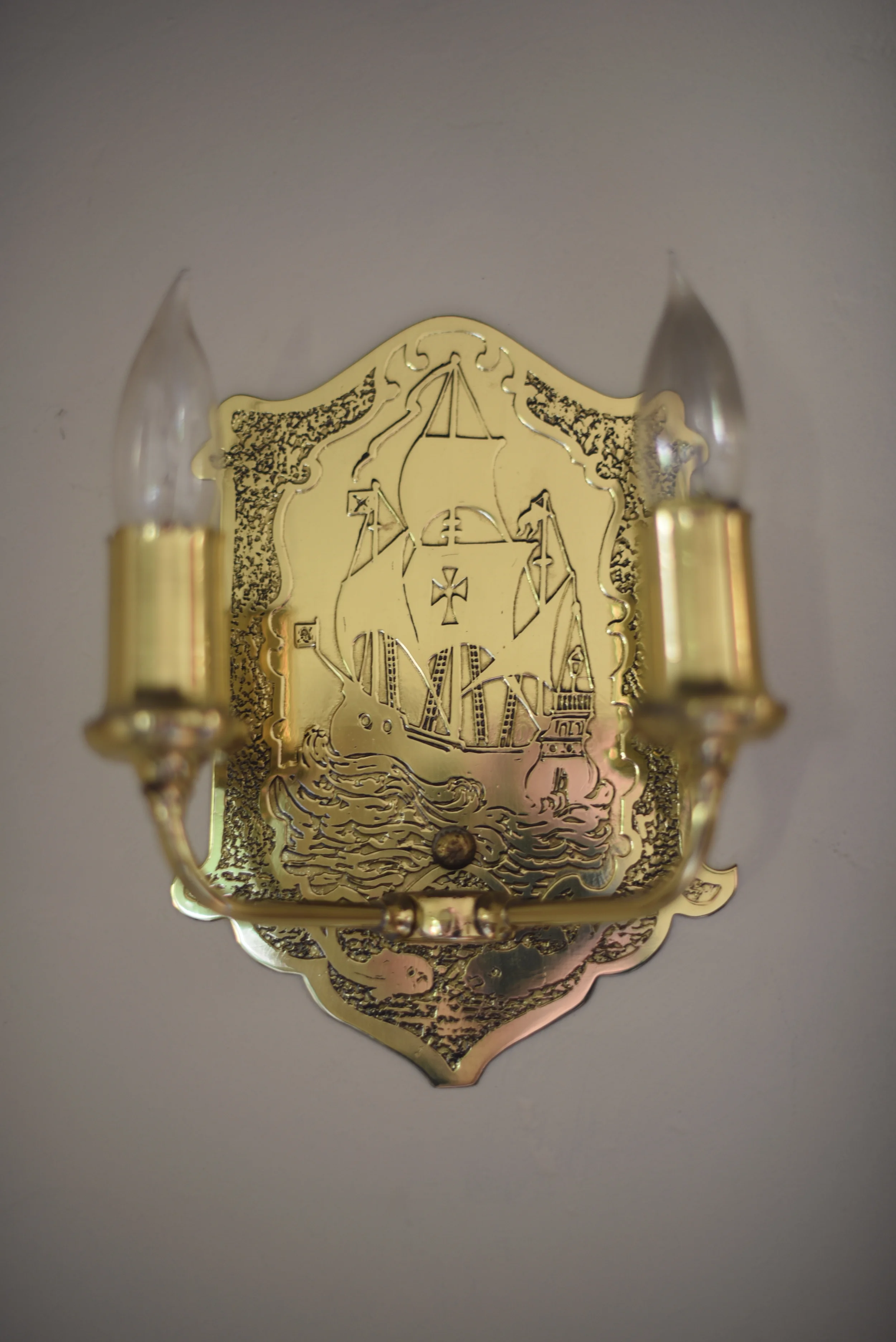 Another feature related to sailing: Spanish galleons engraved on the lights in our living room. Each of the four fixtures had a different engraving of a ship. So cool, I never really noticed. (Or maybe I did notice but it just didn't hit home as much as it does now.)