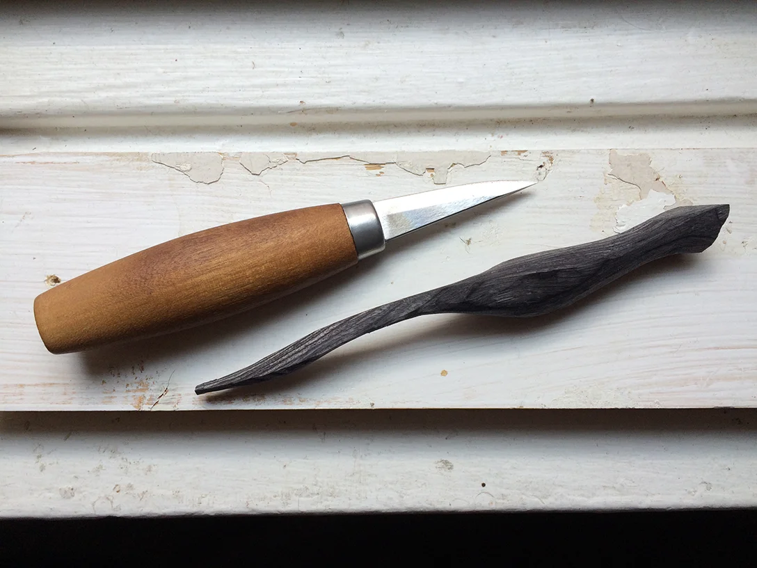 The basic shape of the pen is roughed out with a small carving knife in accordance with the measurements and grip photo/s provided