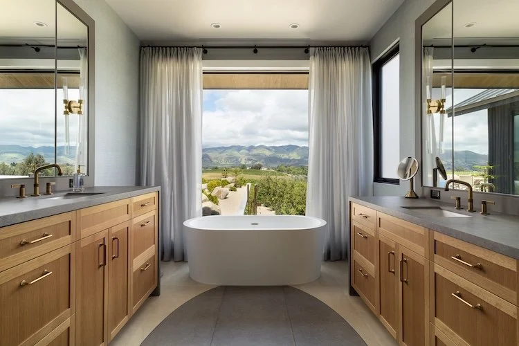 mwier_isaman_cole_bath1_v1_webres.jpg