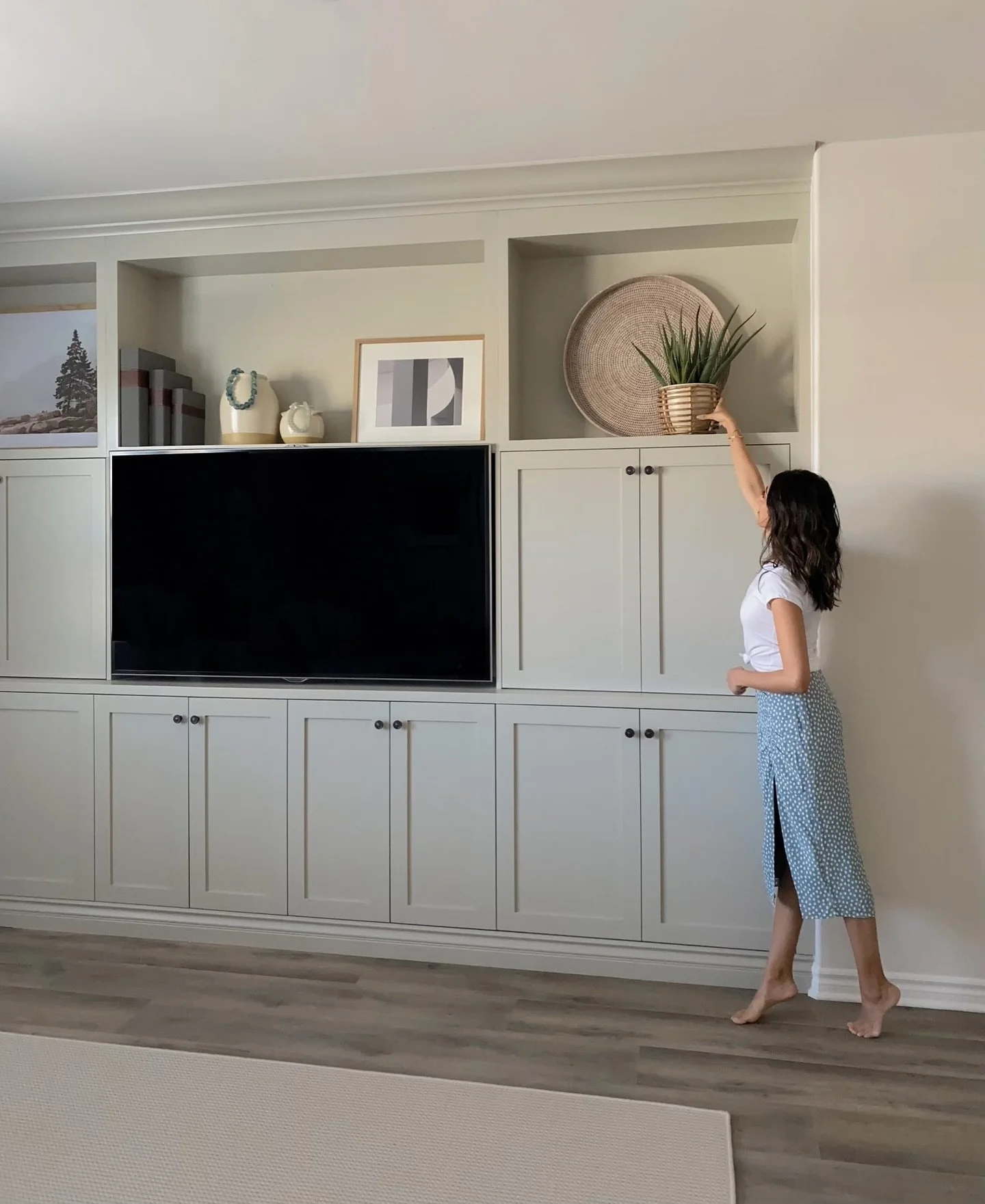 One of our favorite elements to incorporate in the homes we design is custom cabinetry. Tailored to your unique space, bespoke storage prioritizes a perfect fit, personalized style and optimal functionality. For most homeowners however, the process o