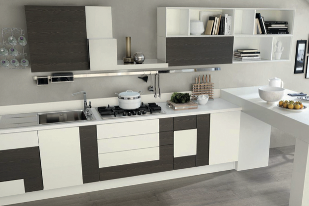 The stove has a ventilation plate rather than a hood, which also works as a shelf - Lube