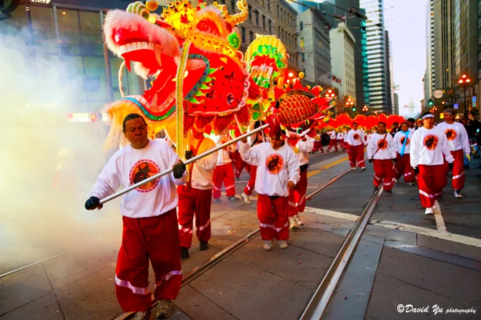  Golden Dragon in the 2009 parade. Image courtesy of David Yu photography. 