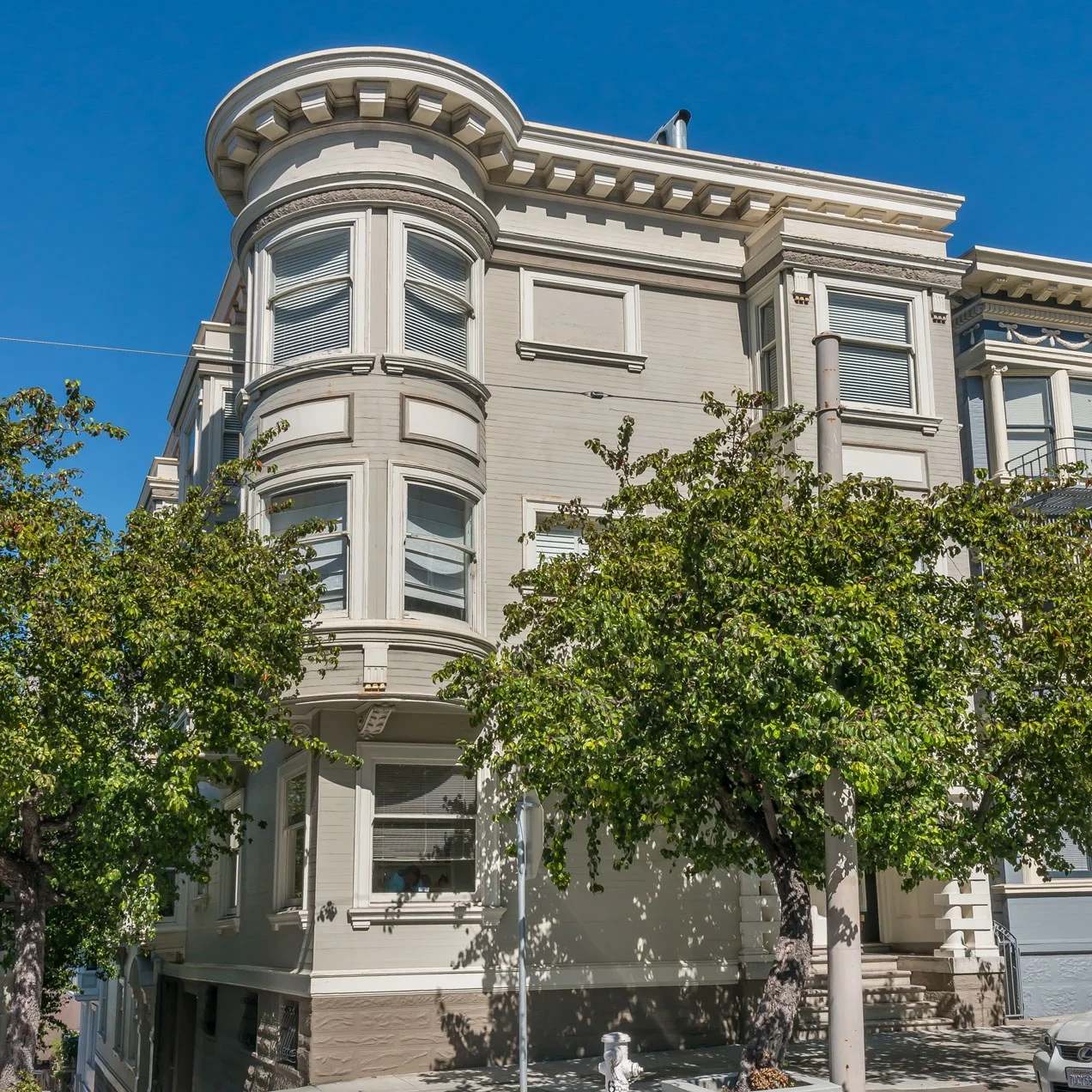2194 Green Street 