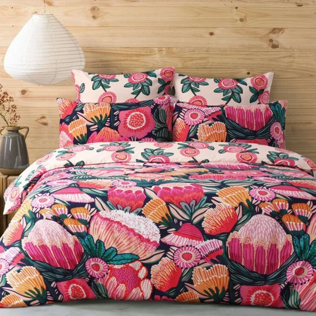 KIRSTEN_0012_FLOWERS-OZ-BEDDING.jpg