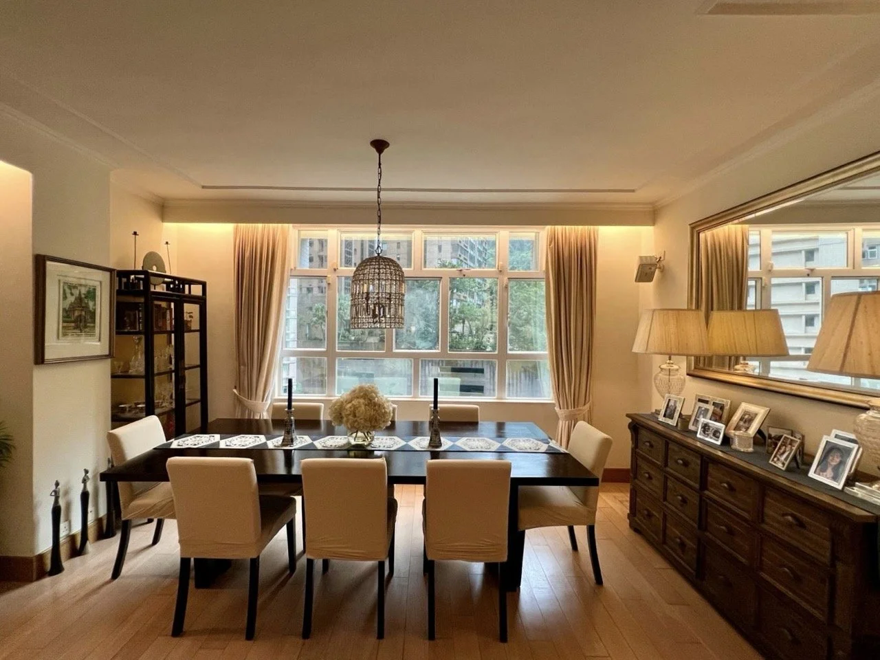 4. dining Tregunter Tower 1 for salejpeg.jpeg