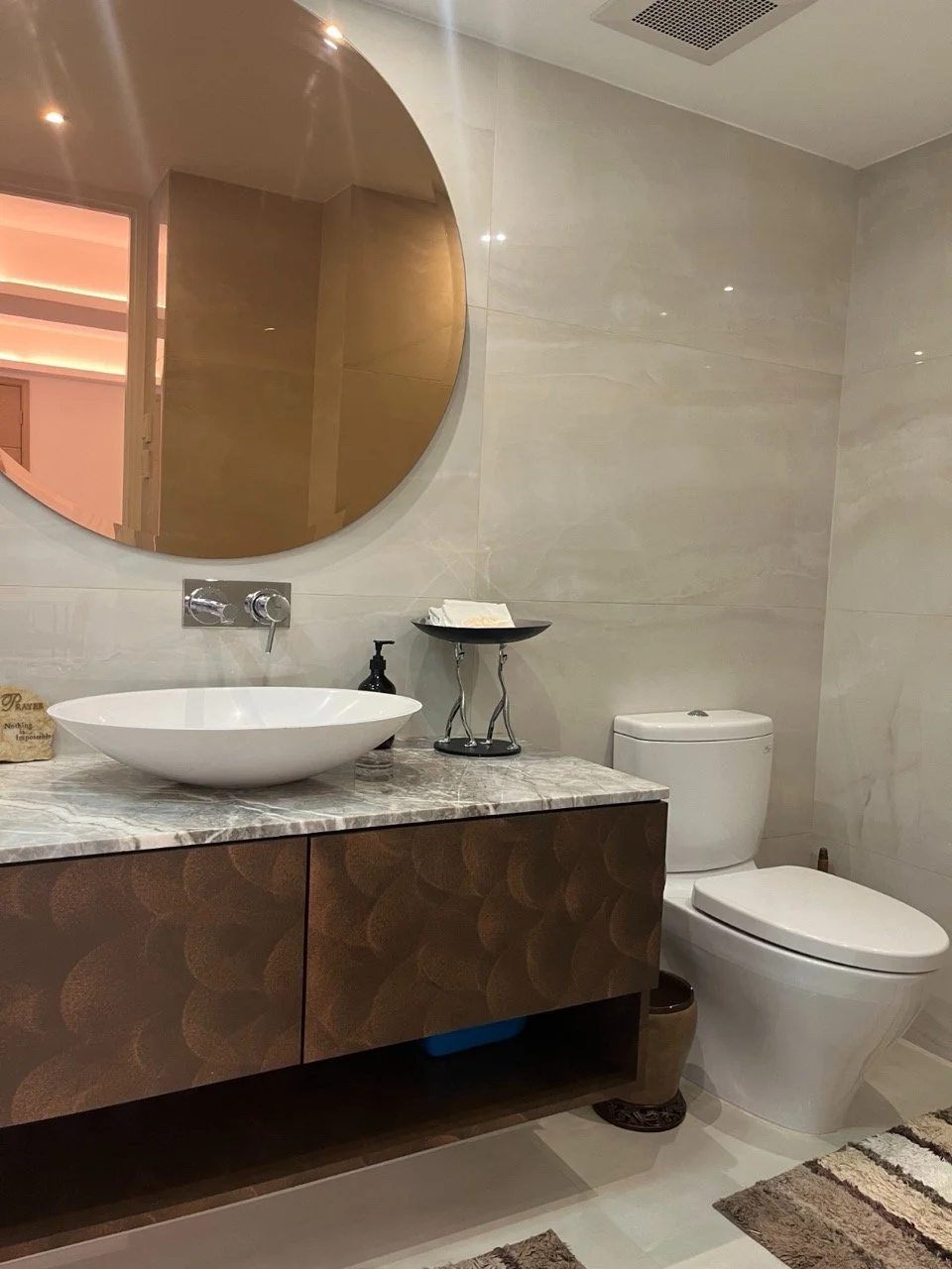 11. Scenic Villa - powder room.jpeg