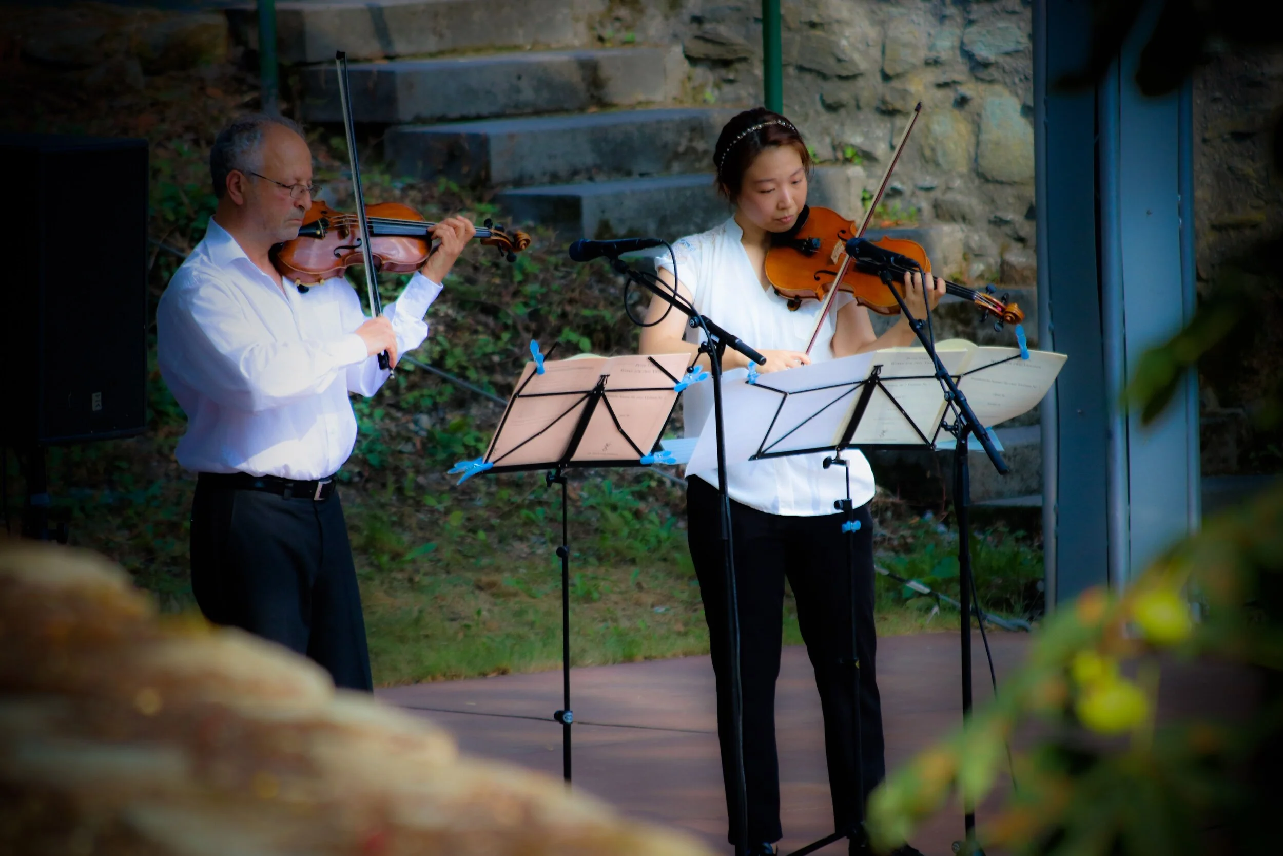 Peter Taban und Jiyoun Kim (Violinen)