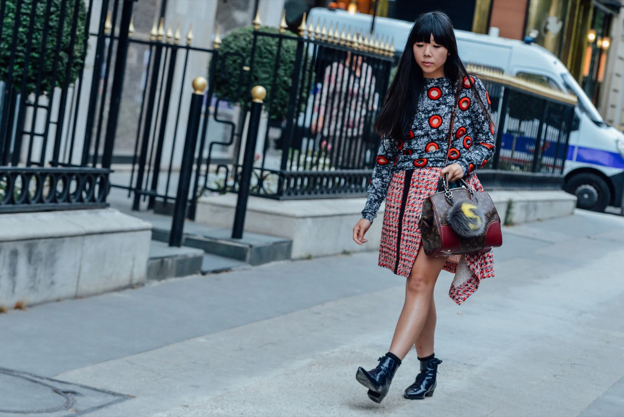 07-fall-2015-couture-street-style-11.jpg