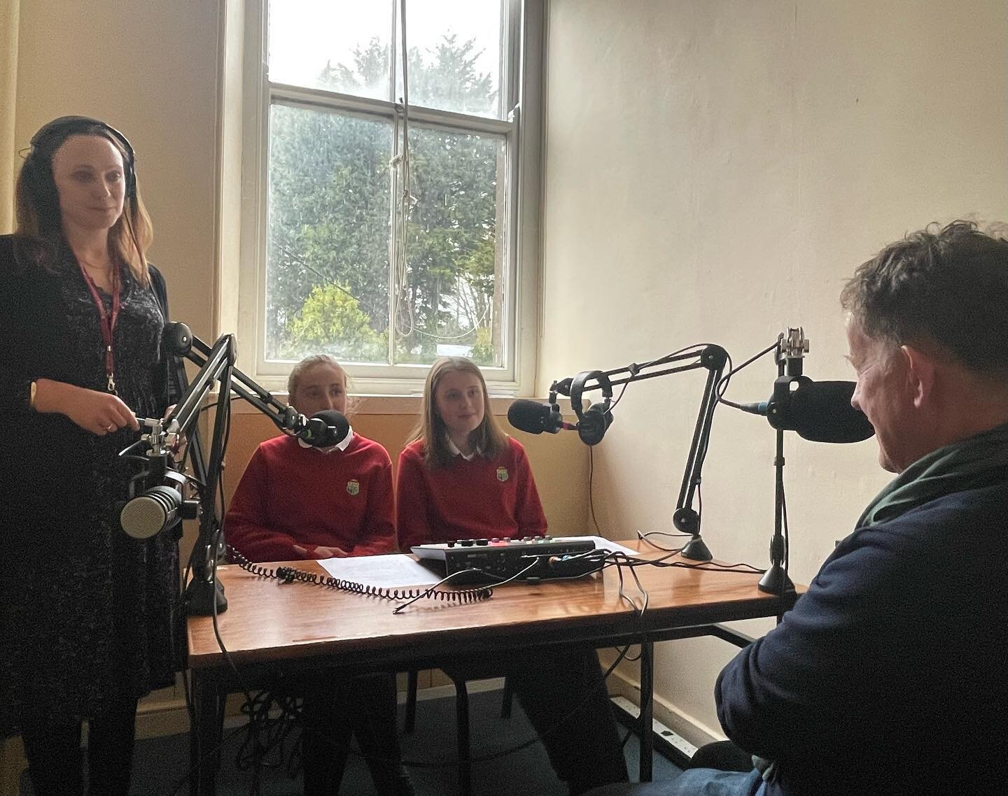 What a fab #shsspodcast today! 
Alannah and Aisling interviewed Diarmuid O&rsquo;Drisceoil: a native Irish speaker, storyteller, writer and @tg4tv star! ⭐️ 🇮🇪 
Funny, interesting and passionate about our native tongue, don&rsquo;t miss this podcast