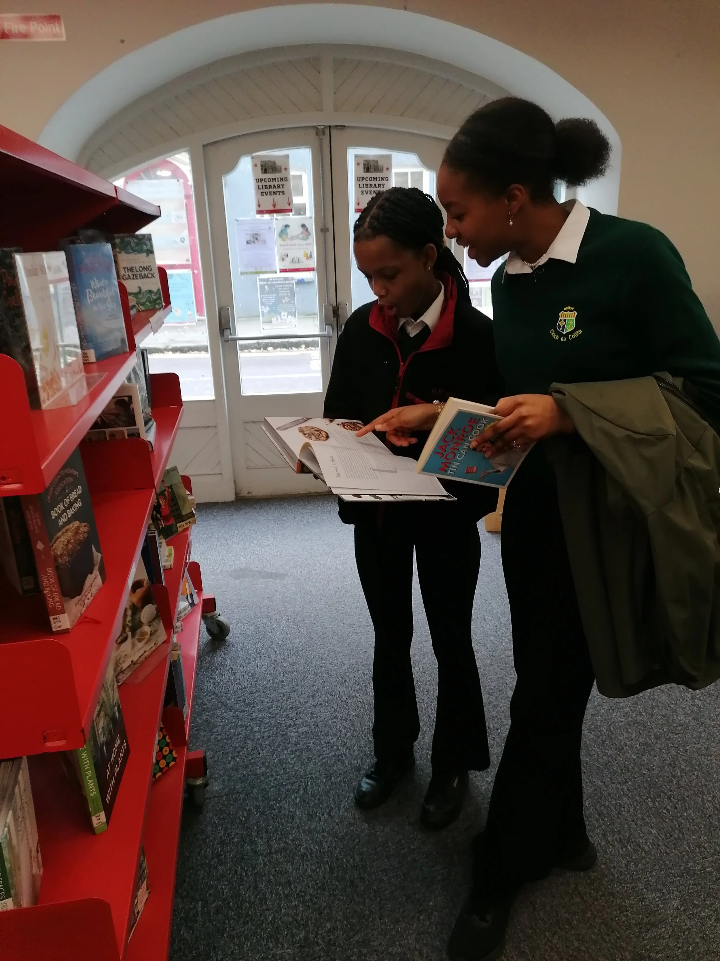 2nd Years get their Library cards!