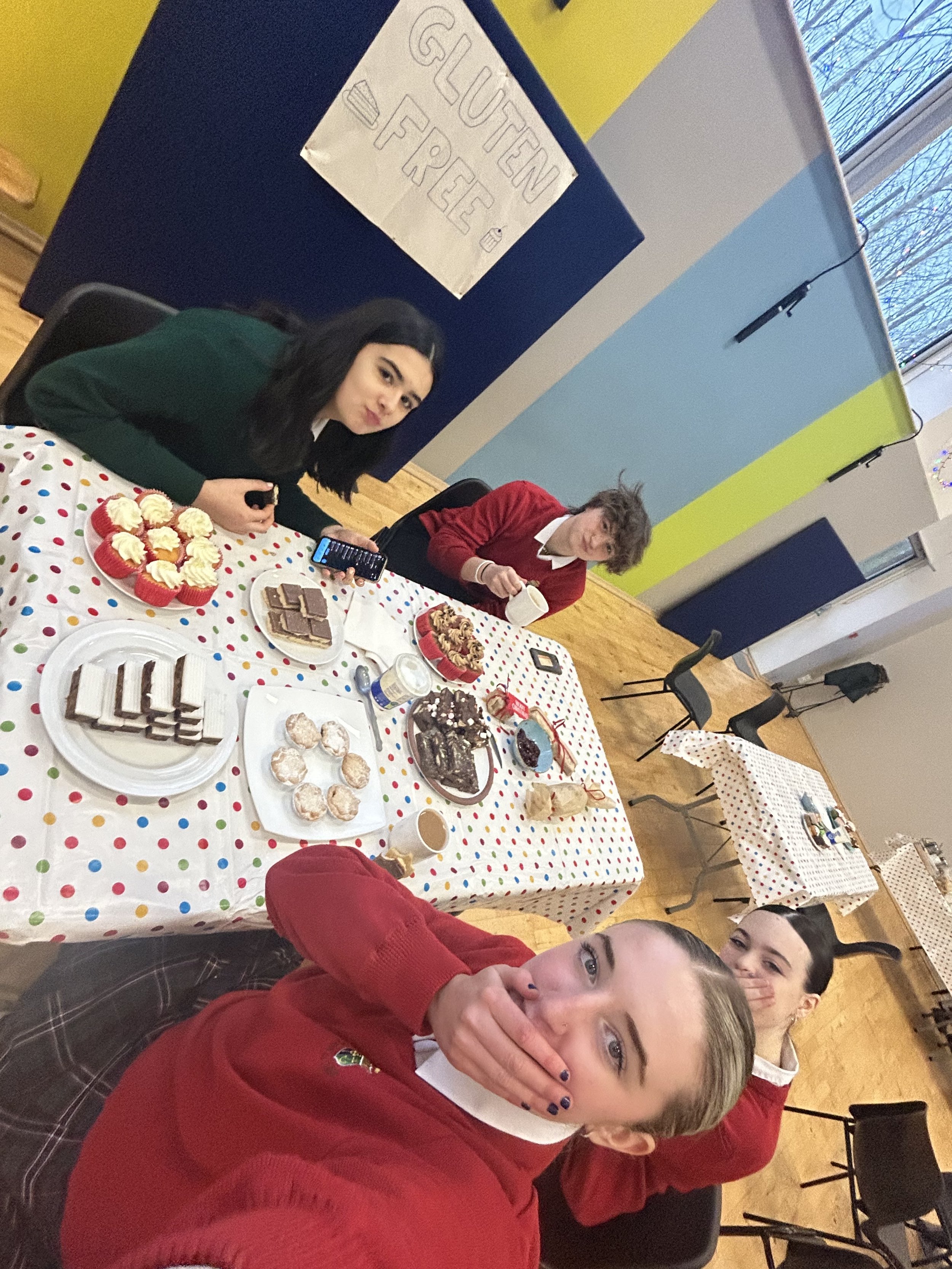 Past pupils volunteer at Gaelscoil Mhichíl Uí Choileáin