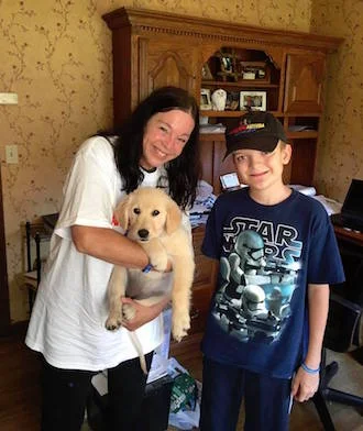 PATTY HANDS MATTHEW HIS NORTH STAR DOG, SANSA