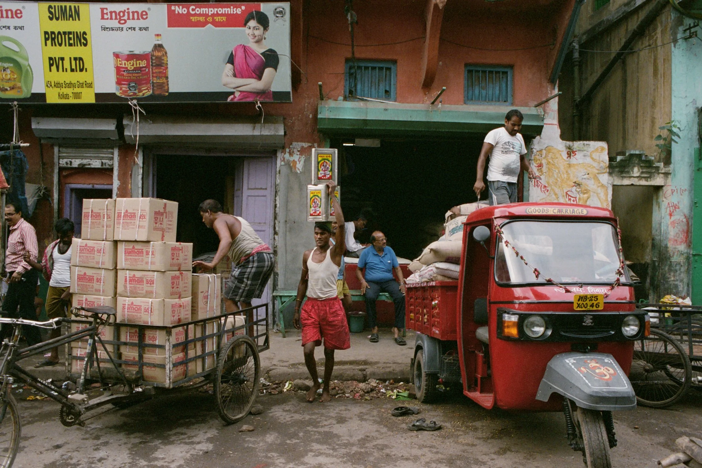calcutta workers.jpg