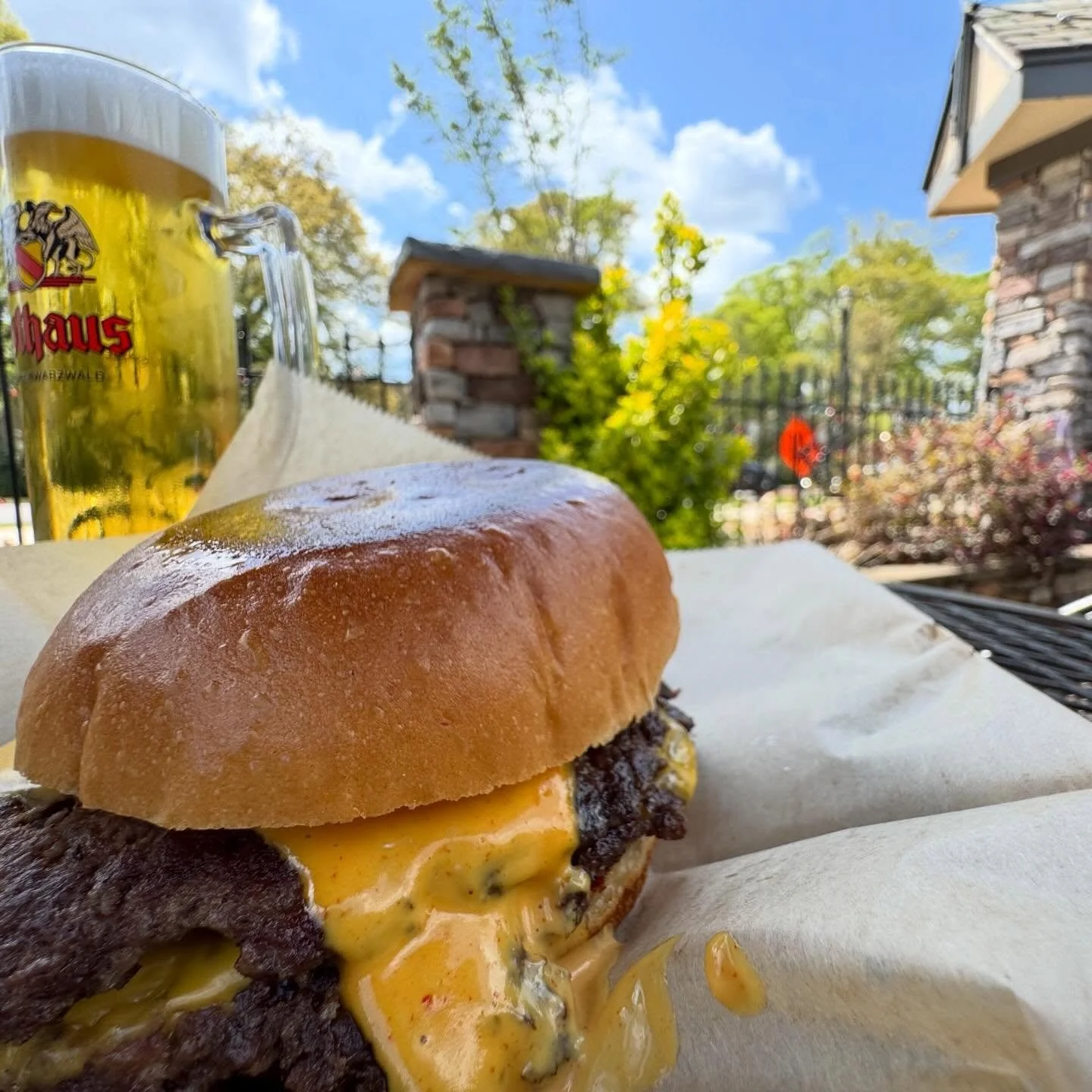 Smashy-o on the patio! Come by for the beat smash burger &amp; patio combo around! #atlantapatios #patioweather #smashburgers #atlantalunch #nerdbar
