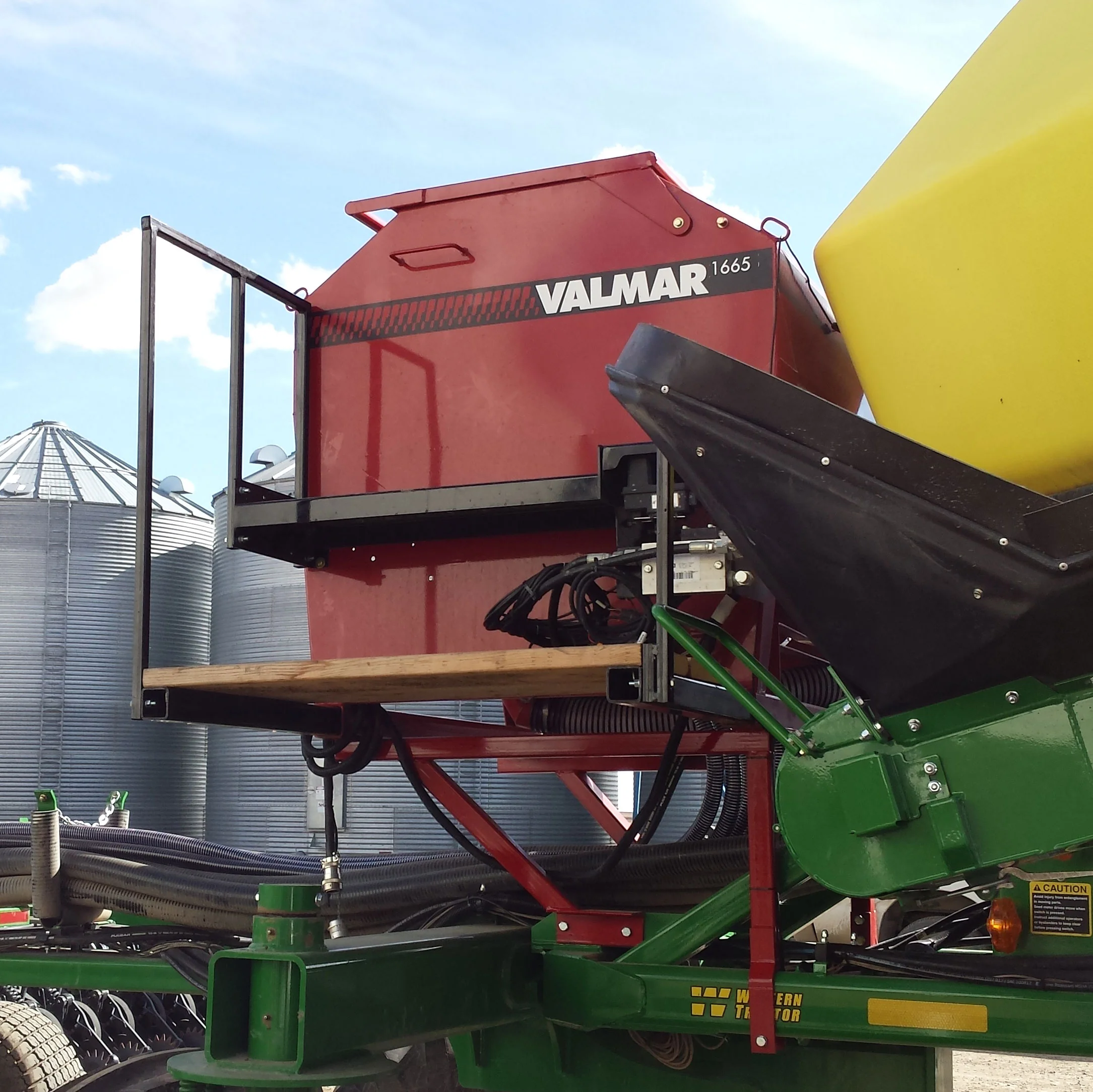 Valmar 1665 row crop and inter-row seeder