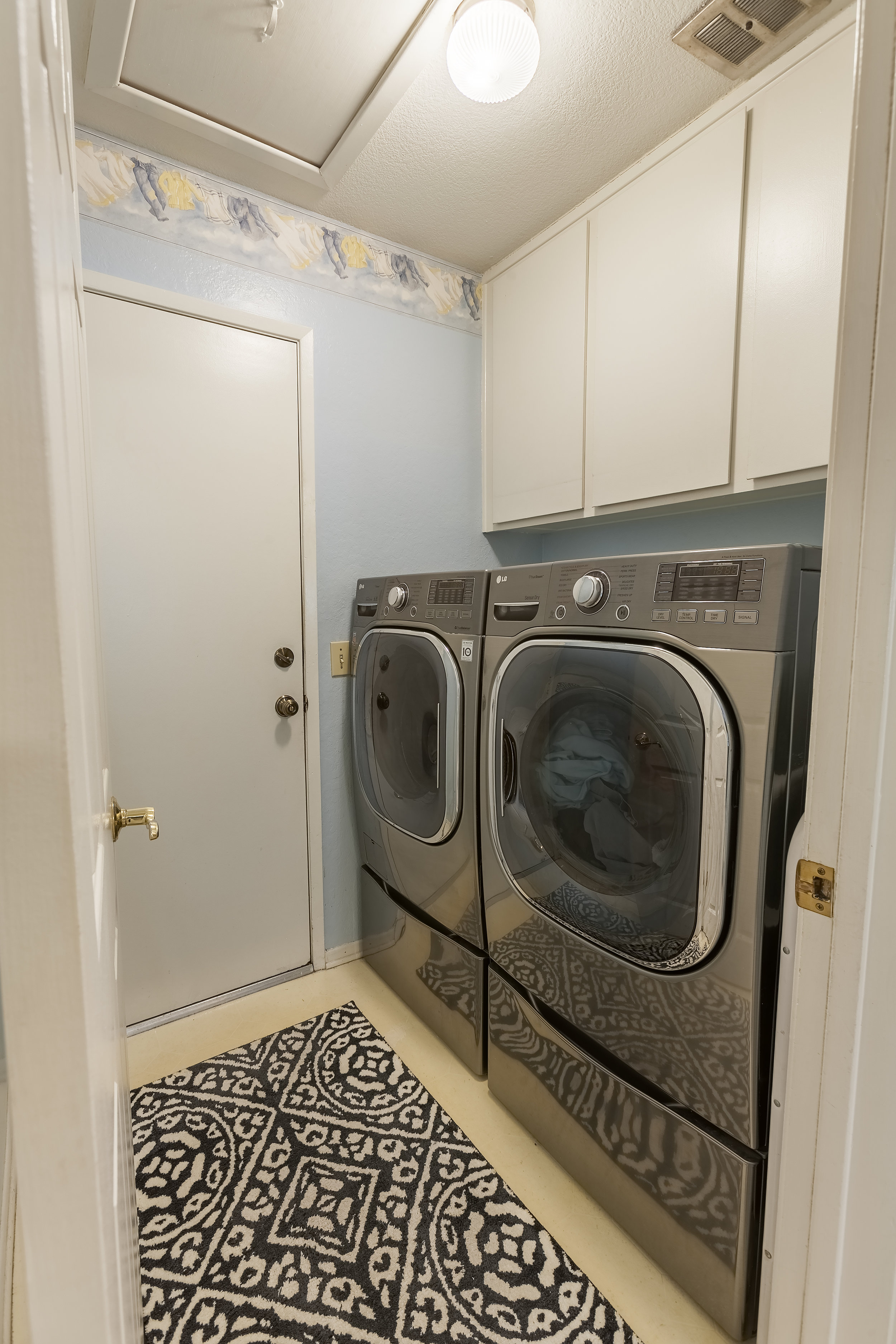 17911_Chaparral_Way-Laundry.jpg