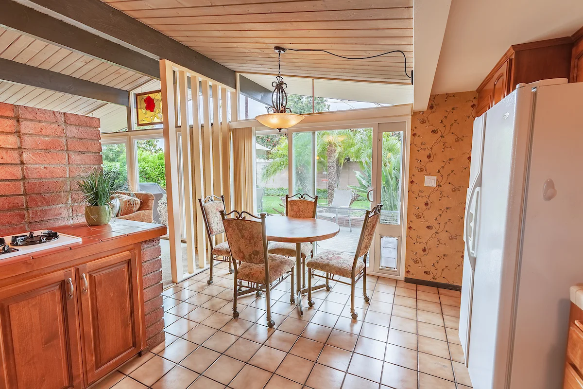 5908_Los_Encinos_St-DiningArea.jpg