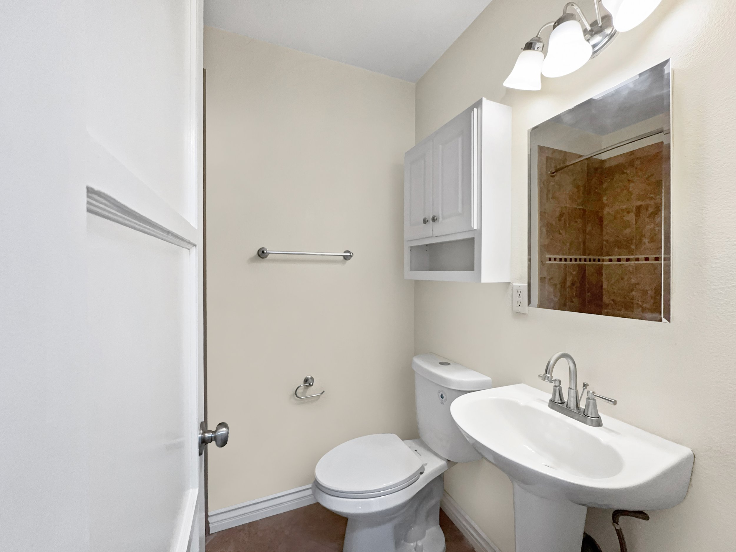 hallway-bath-1.jpg