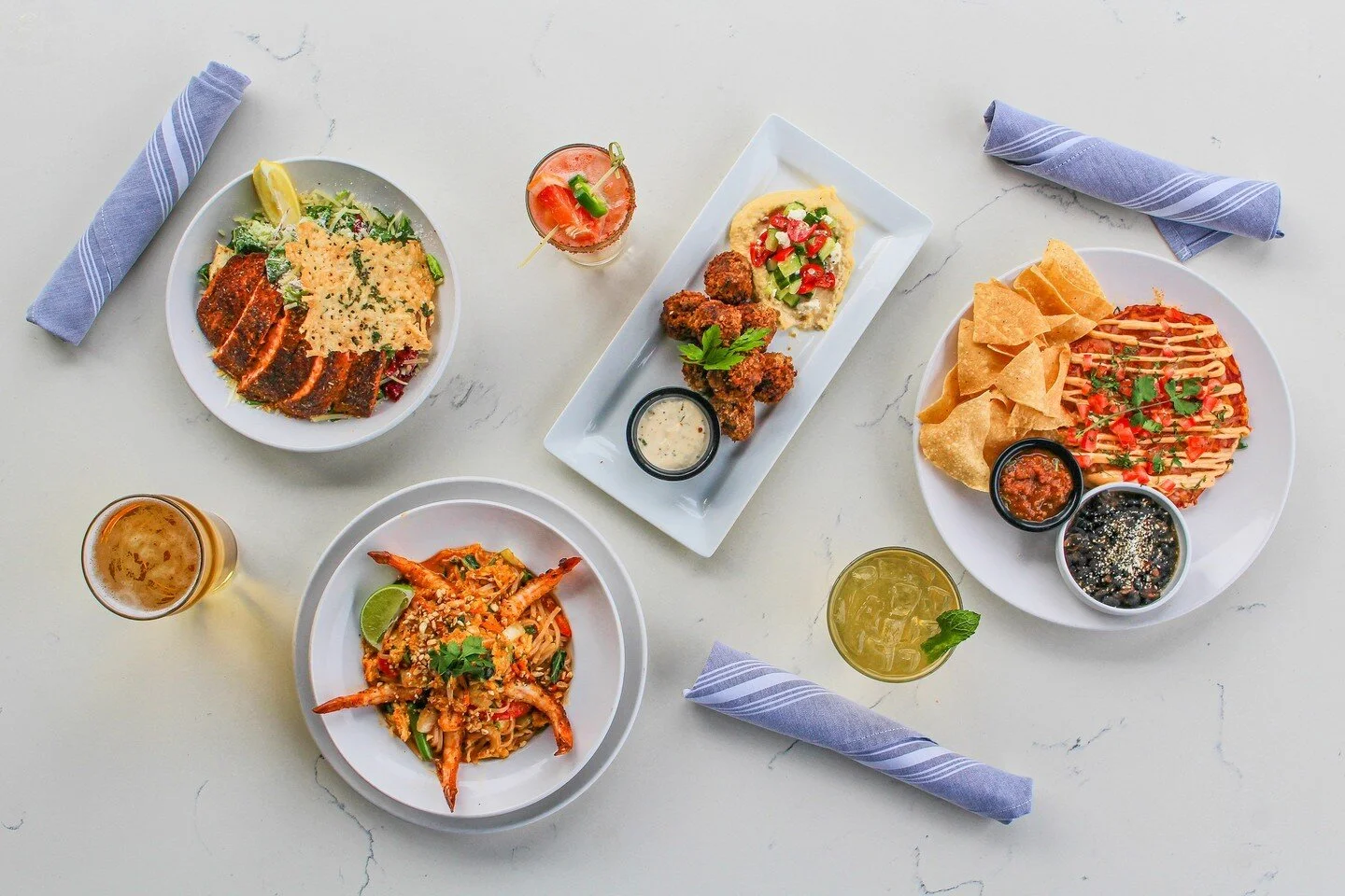 💐Take a moment to stop and smell the roses! ☀️ While taking a moment, don't forget to try our new Spring Menu! #SpringMenu #ThirstyLion