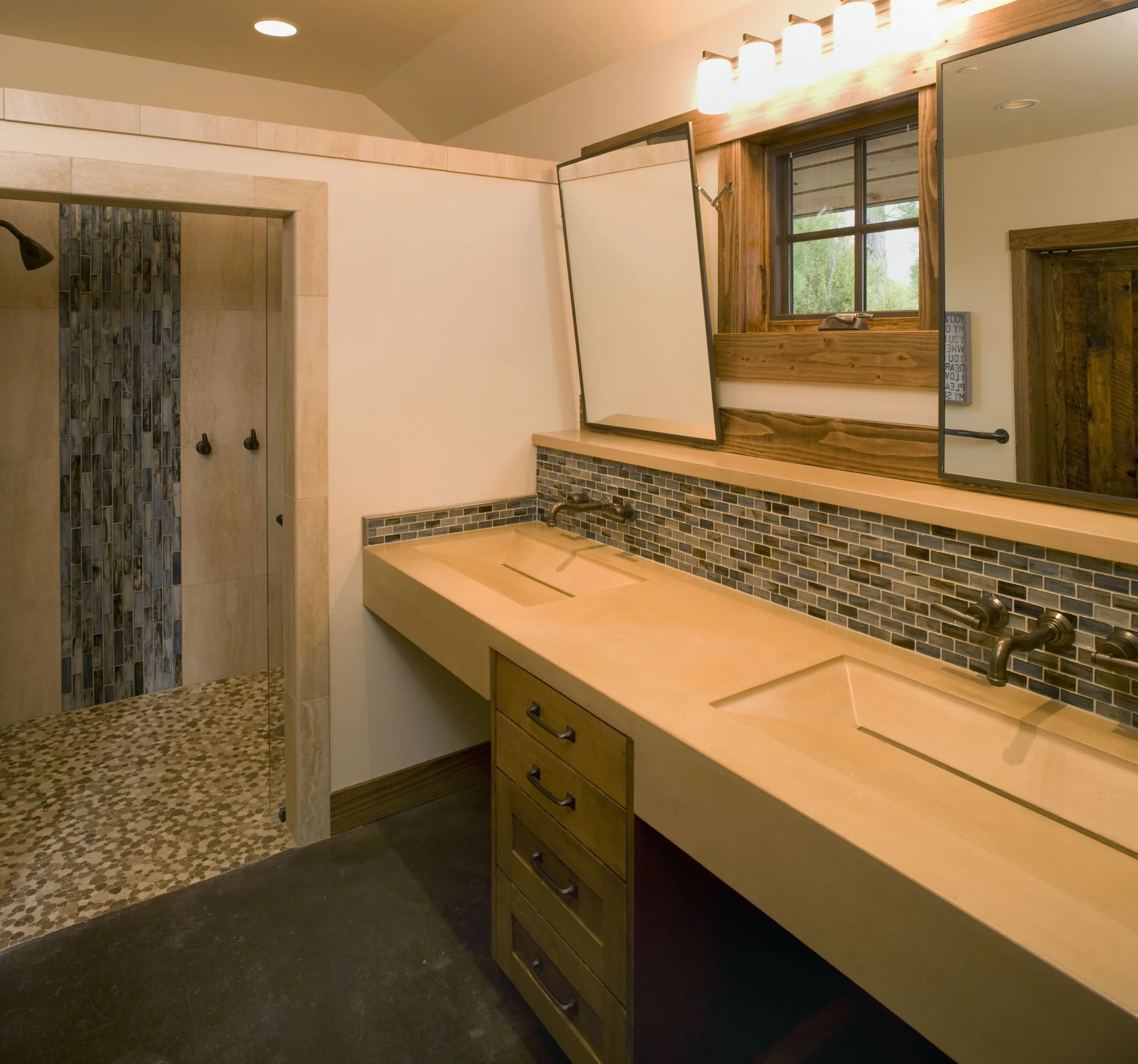 6-MASTER BATH.jpg