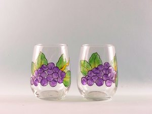 https://images.squarespace-cdn.com/content/v1/5570dc78e4b0bbe8e5cab3d0/1495592350922-3R3MJL00FV7O05UJ2UBM/grapes_stemless_wine_glasses.JPG?format=300w