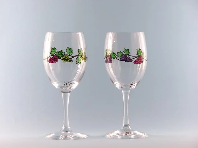 grape_garland_wine_glasses.jpg