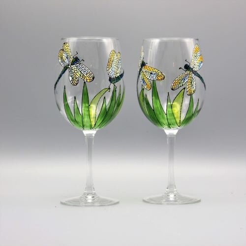 Set of 4 wildflowers and dragonfly stemless wines Each painted in a different color Hand painted daisies 