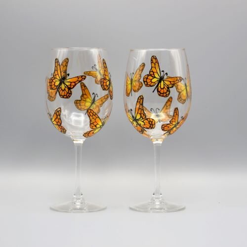 Hand Painted Butterfly 20 oz Wine Glass Looks like stained glass 