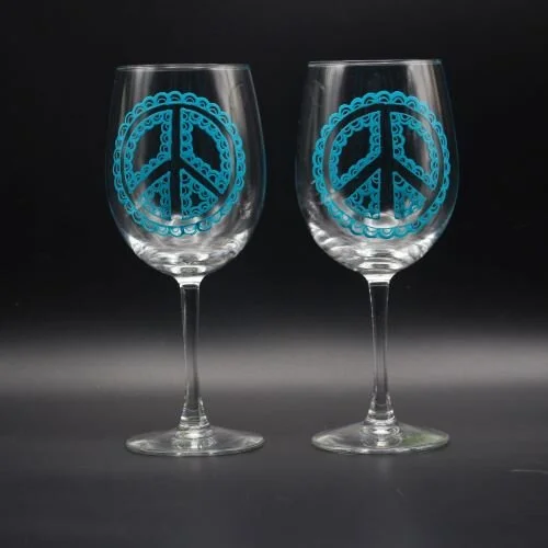 mandala_peace_sign_wine_glasses_turquoise.JPG