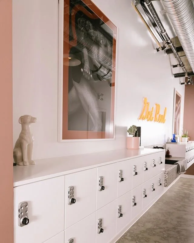 Just one more of @themethodyyc in case you need more incentive to go get your sweat on. ✨