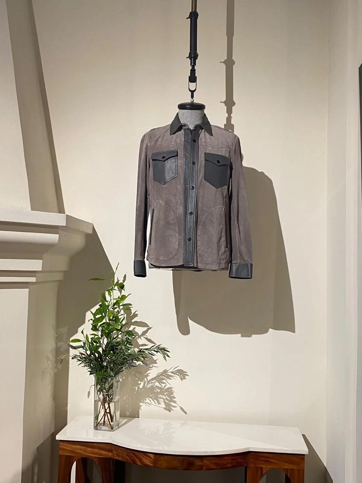 CAMISA PARA HOMBRE PIEL PERFORADA