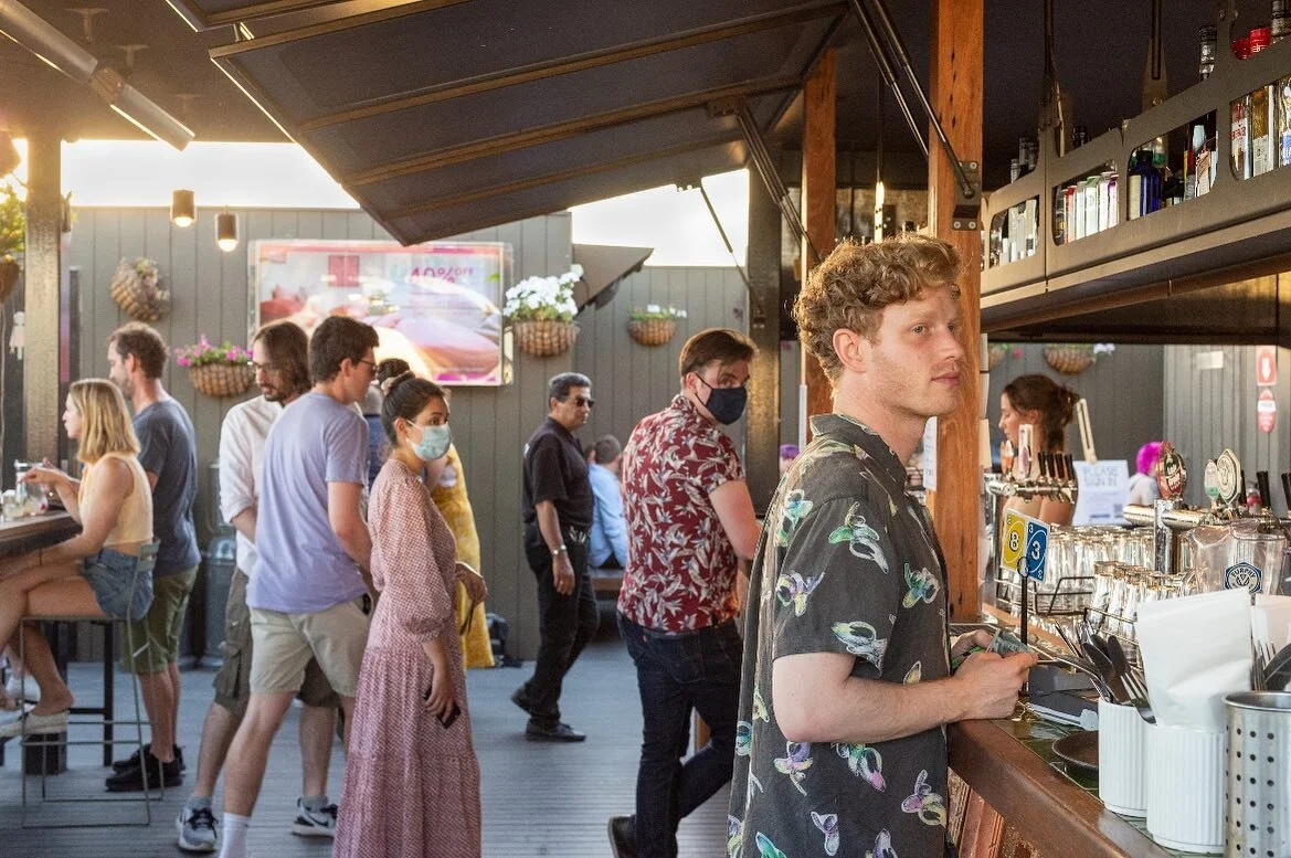 We love weekend vibes 😍 

Open noon til late all weekend, come down and get your Cornish fix 🌃 Walk ins welcome! 

#cornisharmshotel #whatson #friday #friyay #weekendvibes #weekend #supportsmallbusiness #supportlocal #vegan #veganpub #veganfood #ve