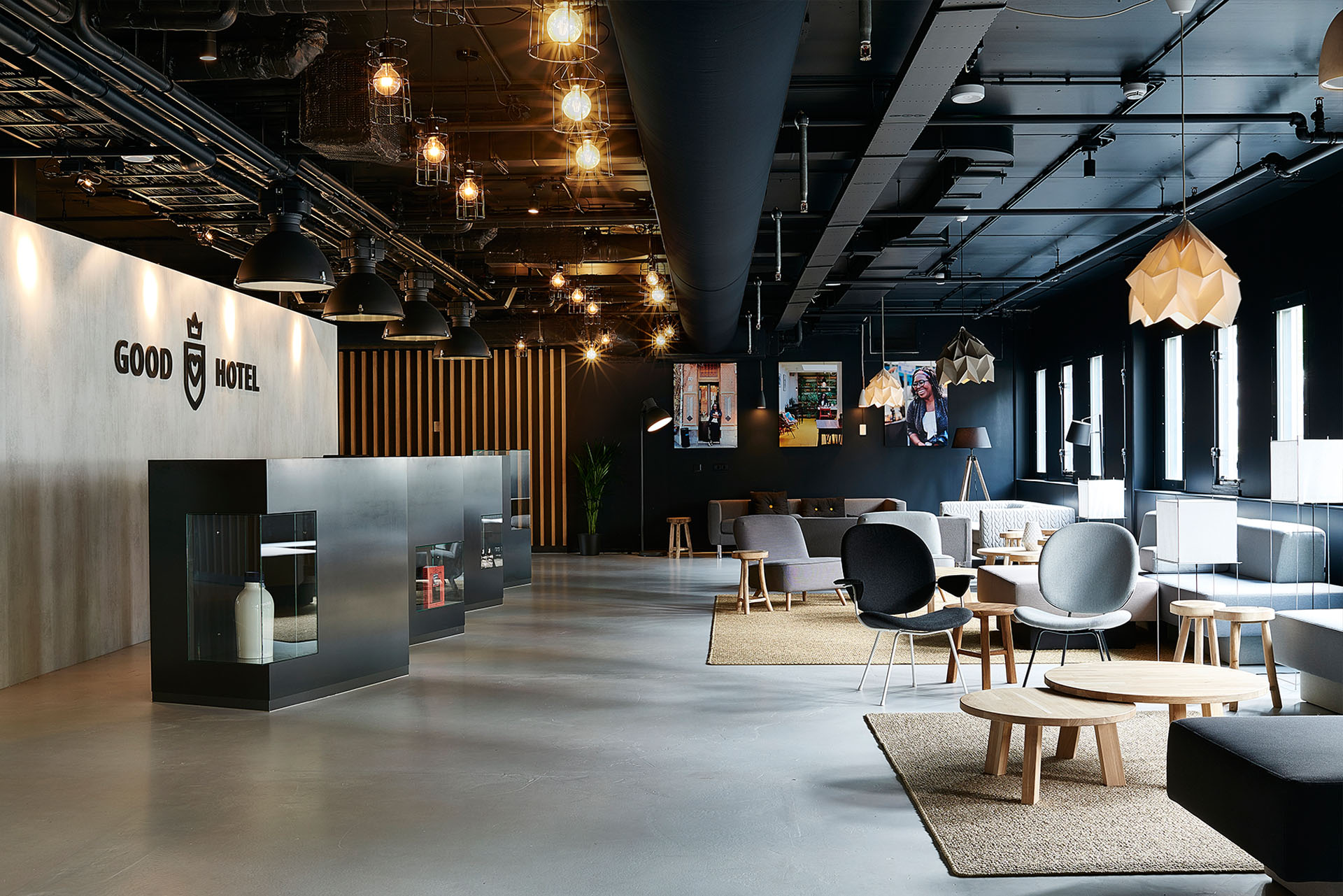 Reception / Open layout 'living-room' reception area.