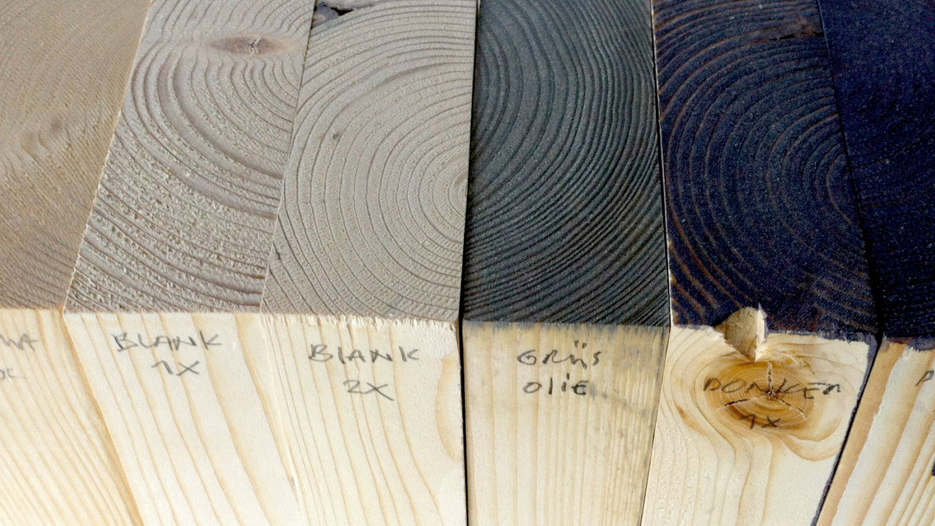 Colors / Samples of eco-friendly OSMO oils to find the right shades of 'rare, medium, well-done'.