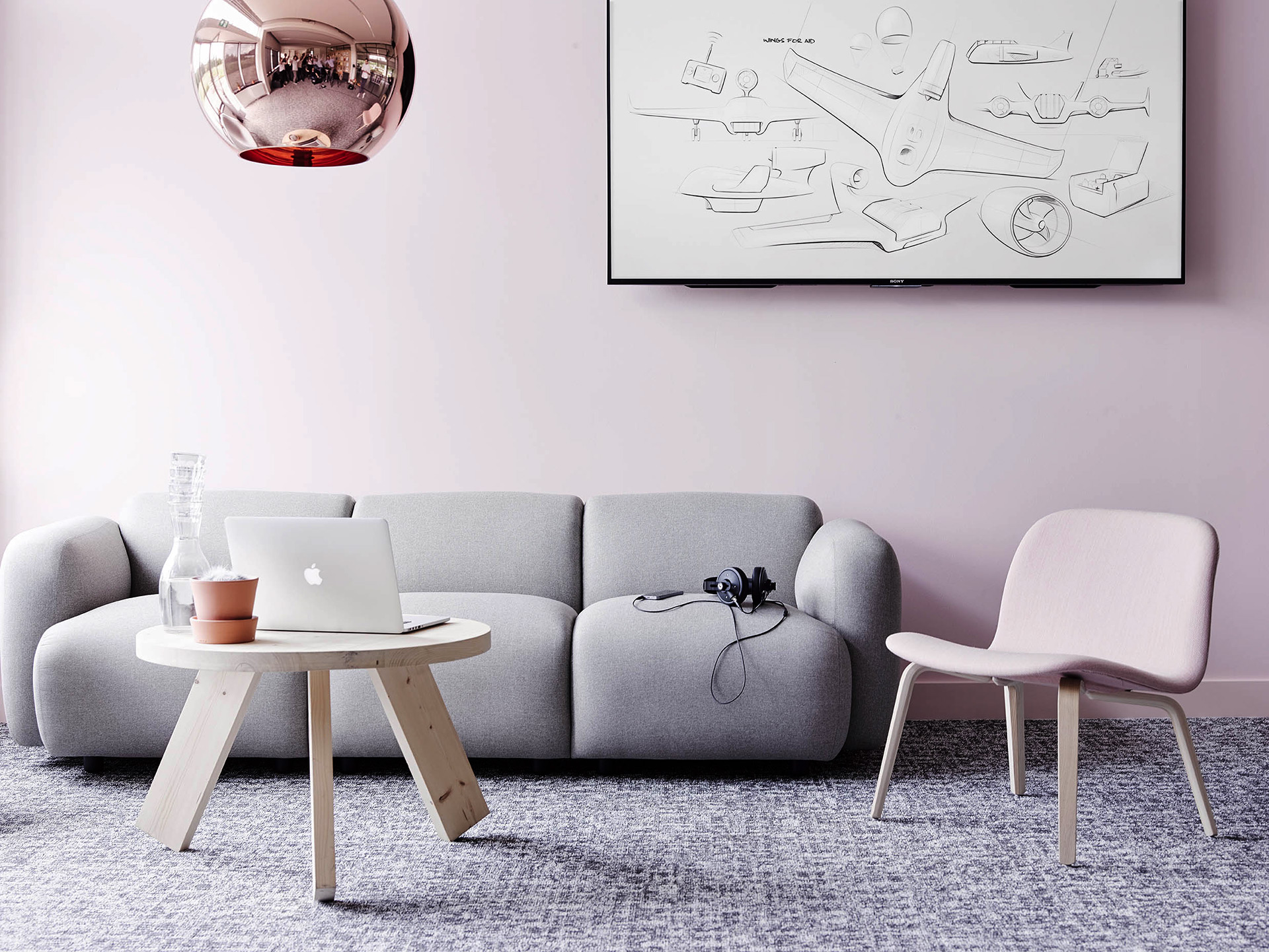 Lounge / A stylish yet informal lounge to trigger intuitive co-creation.