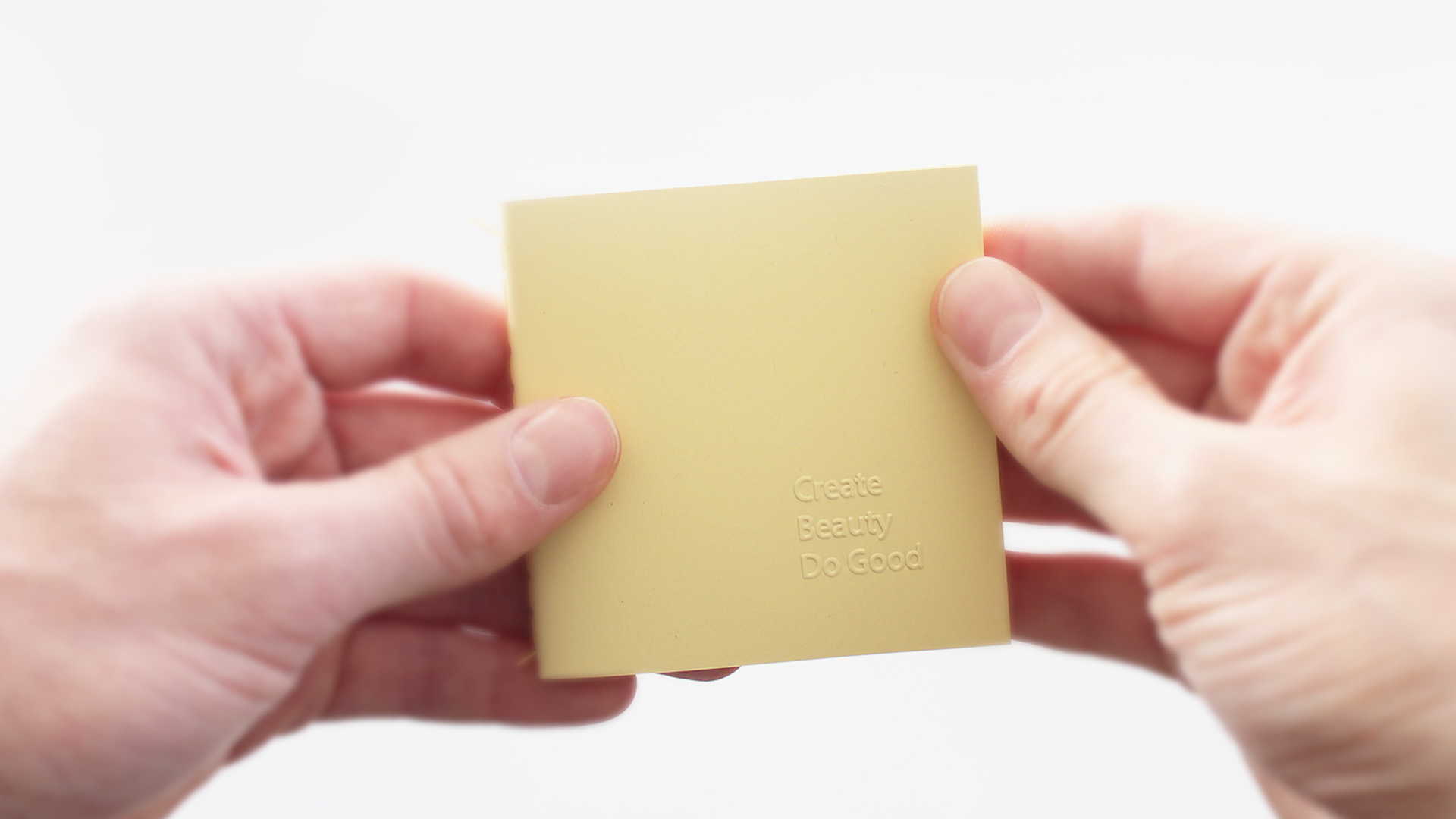 Size / The same size of a classic yellow sticky note.