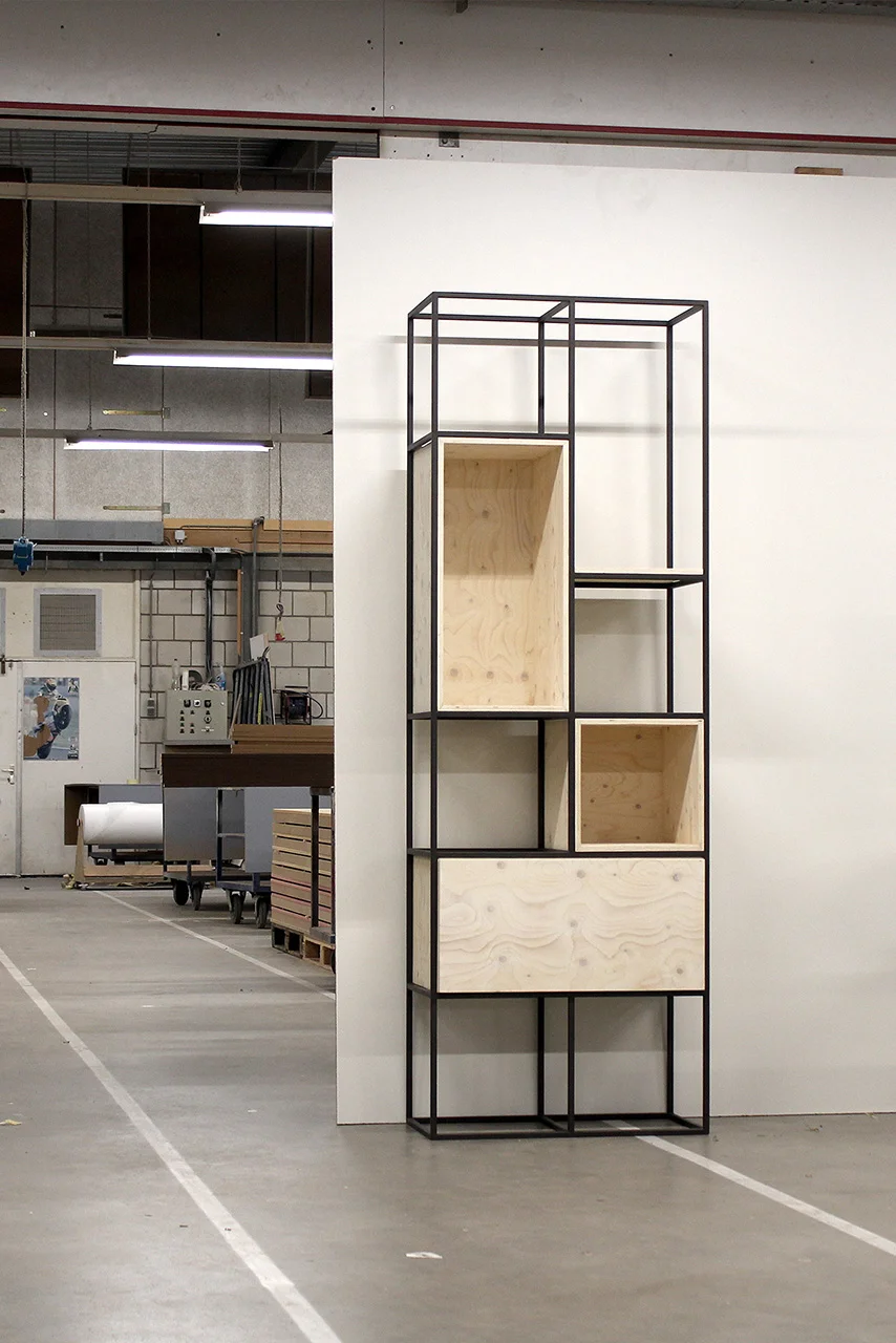 Wood / The wooden components are available in contemporary Finnish plywood or distinguished natural oak.