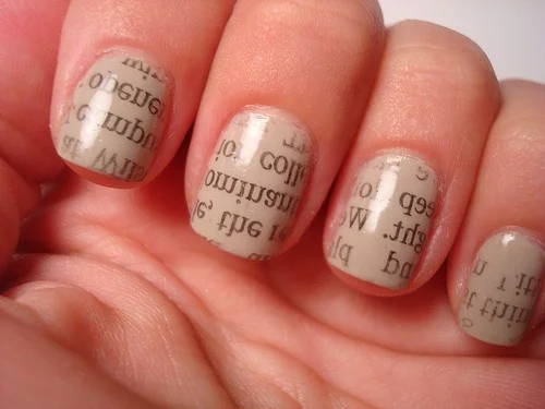 kayliafisher:

Translation from page: cut squares of newsprint larger than nails. apply a base coat of polish. when nails are completely dry, soak them in alcohol, then press newsprint on nail and slowly pull off. top coat to seal.