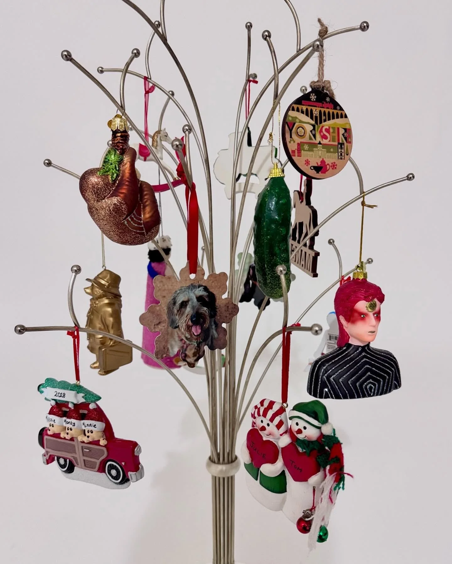 This year&rsquo;s Christmas tree. 🌲 Scaled down but with all the essentials.

#davidbowie #paddingtonbear #christmaspickle #thequeen #yorkshire