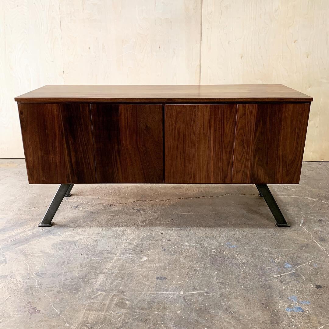 Just wrapped up this sexy little number for our friends @arrisdesign @pricemodern and @cybrary.it 😍 walnut credenza with raw steel accents to match the big mama 14&rsquo; conference table. Pics of that babe coming soon. .
.
.
.
.
#woodworking #recla