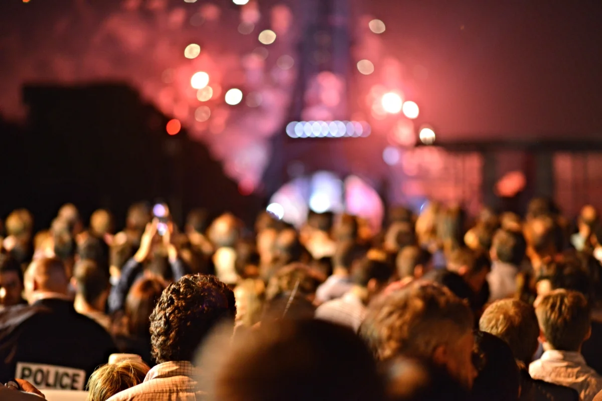 people-eiffel-tower-lights-night.jpg