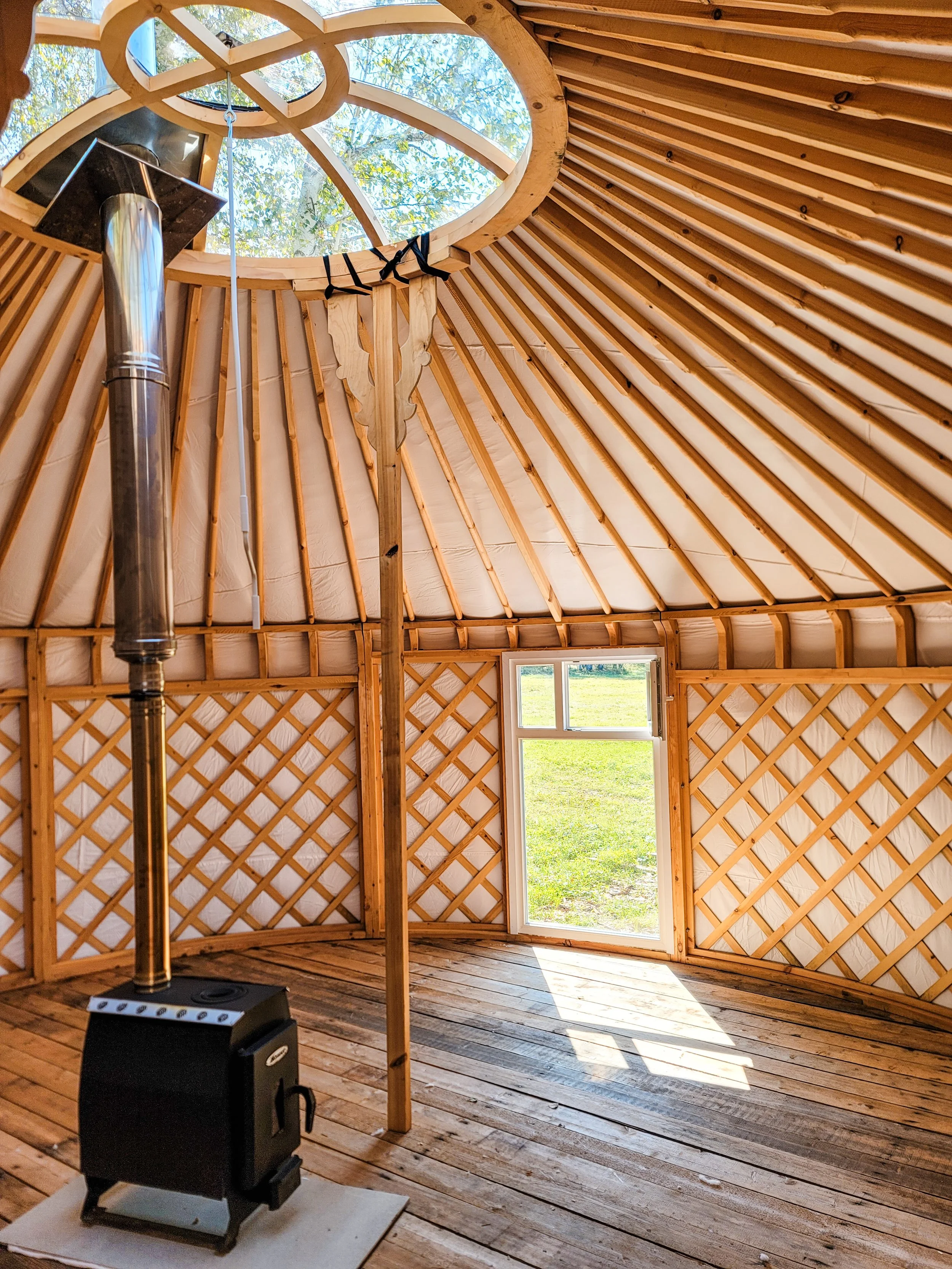 Каркасная юрта с окном.jpg