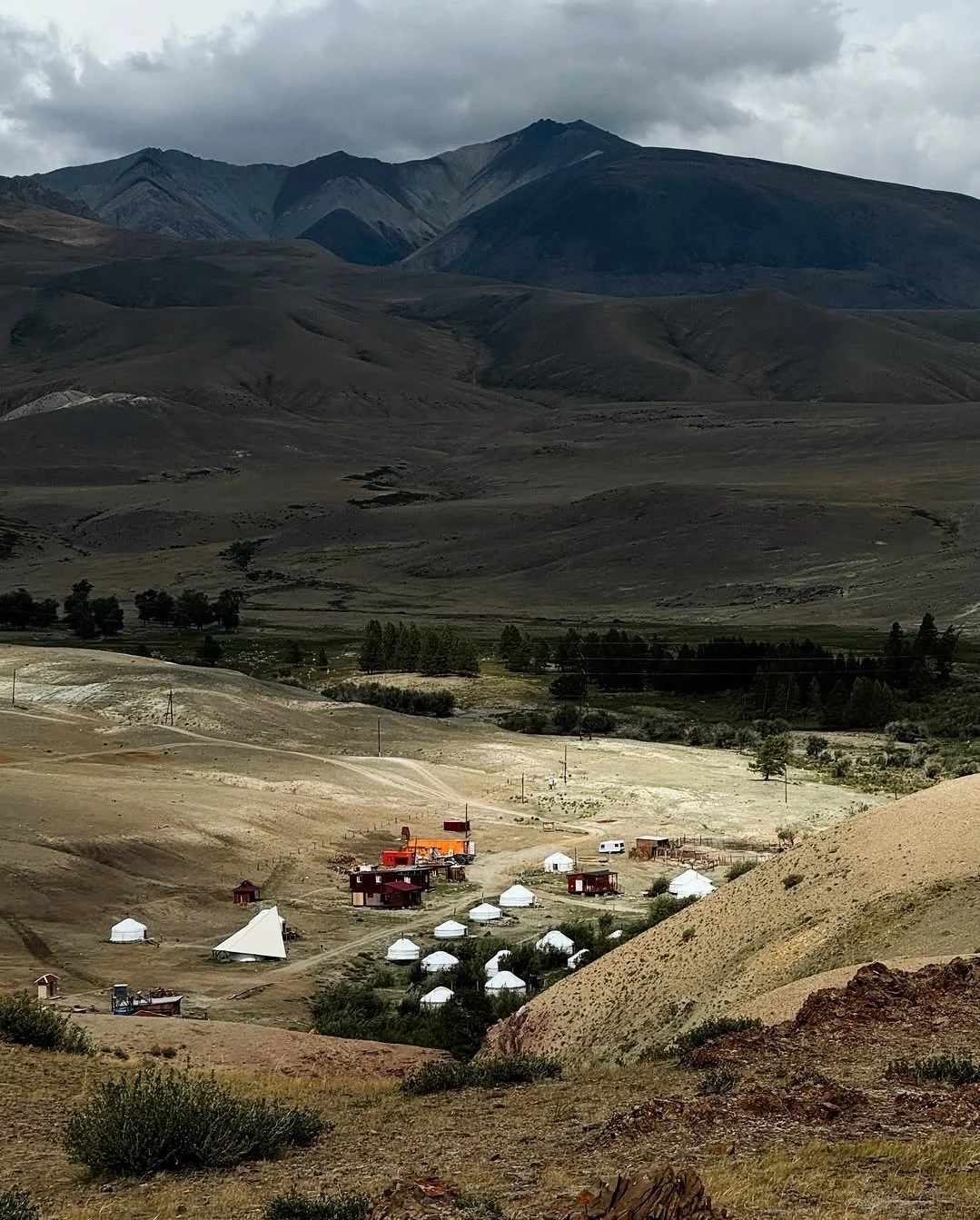 Монгольские юрты глэмпинг Алтай.jpg