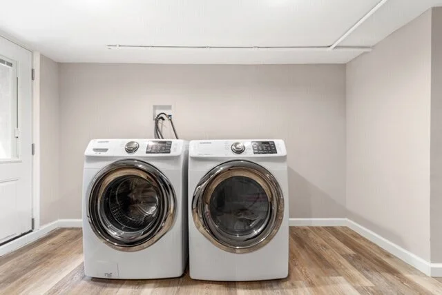 190730_72_conselyea_parlor_bk_0145_high res.JPG