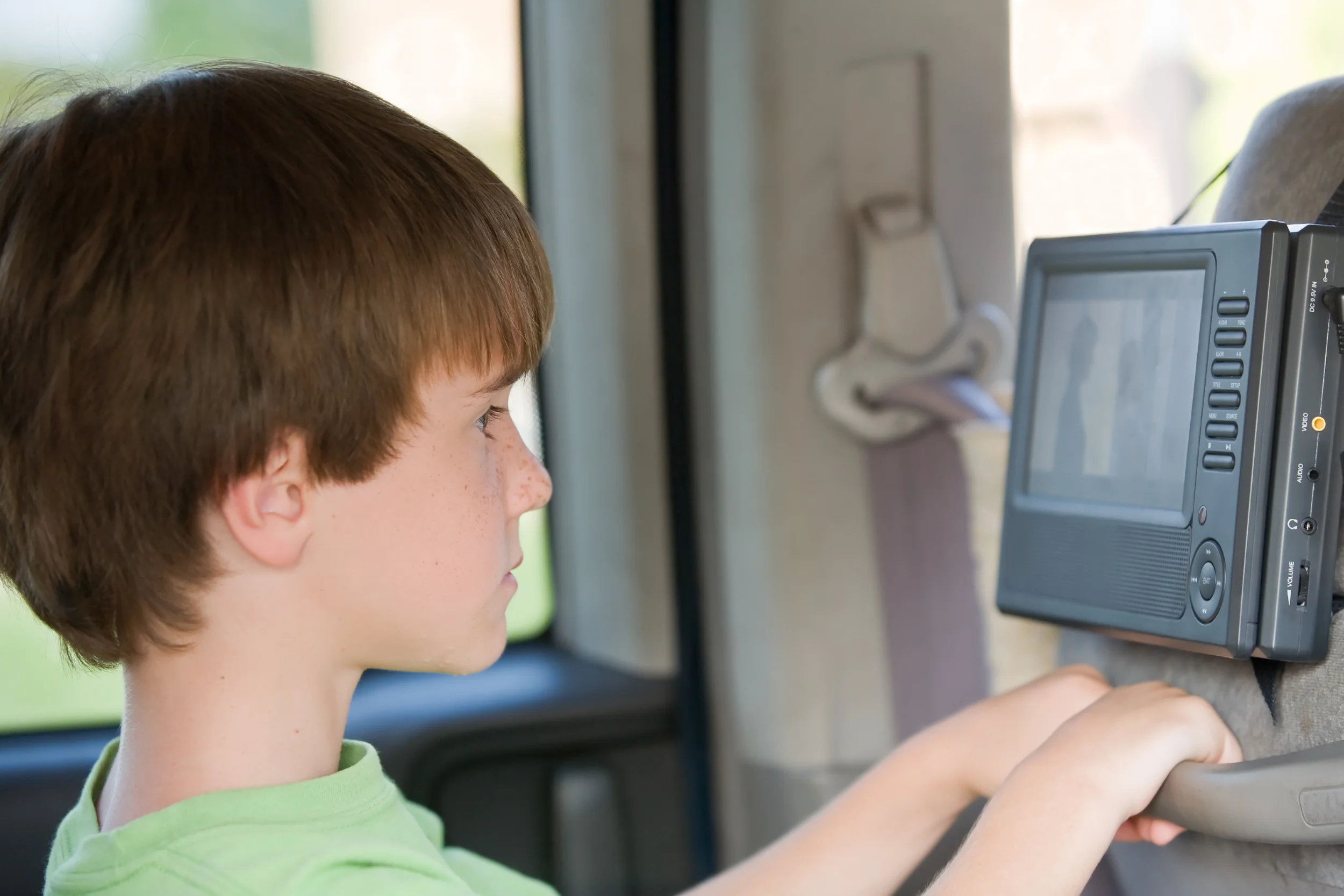 5 Ways a Car Video &amp; DVD Player Helps on a Road Trip